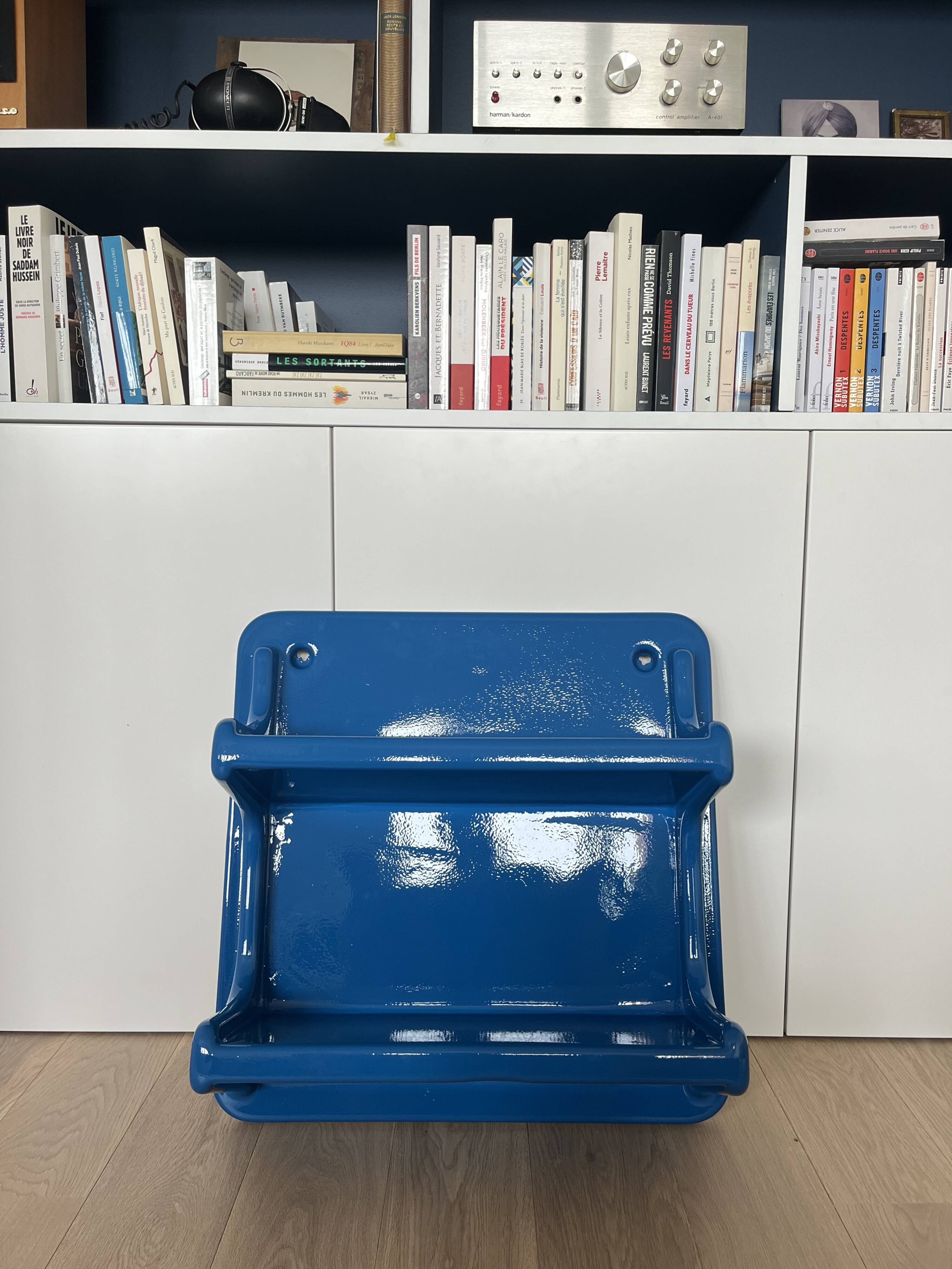 Plastic wall shelf by Jean-Paul Emonds alt