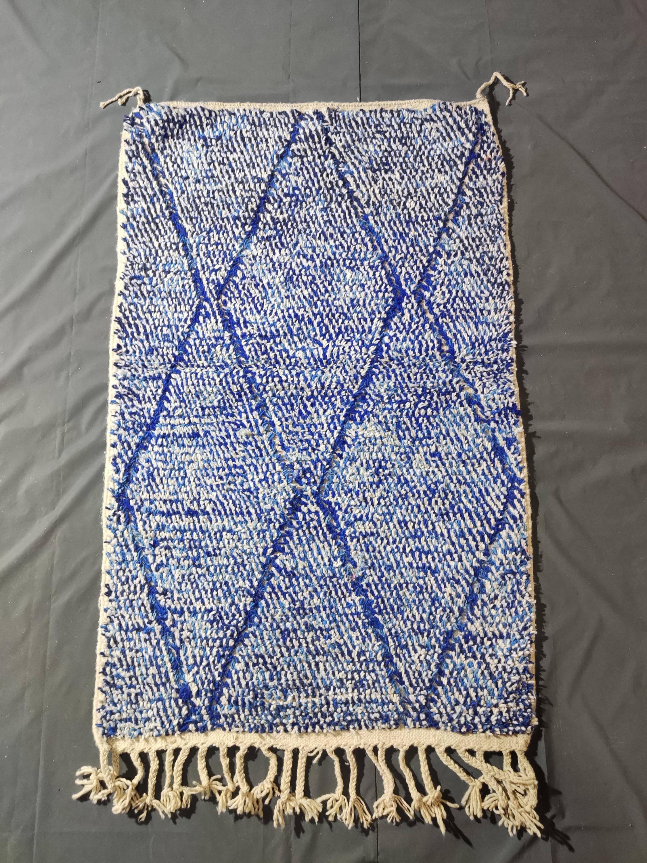Handmade Berber rug in wool 3 x 2 m