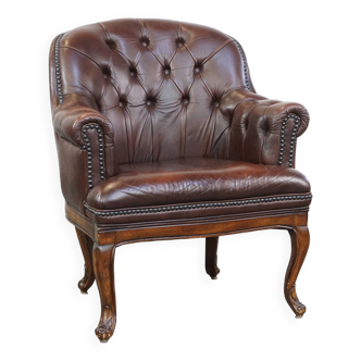 Fauteuil chesterfield anglais classique en cuir de vachette