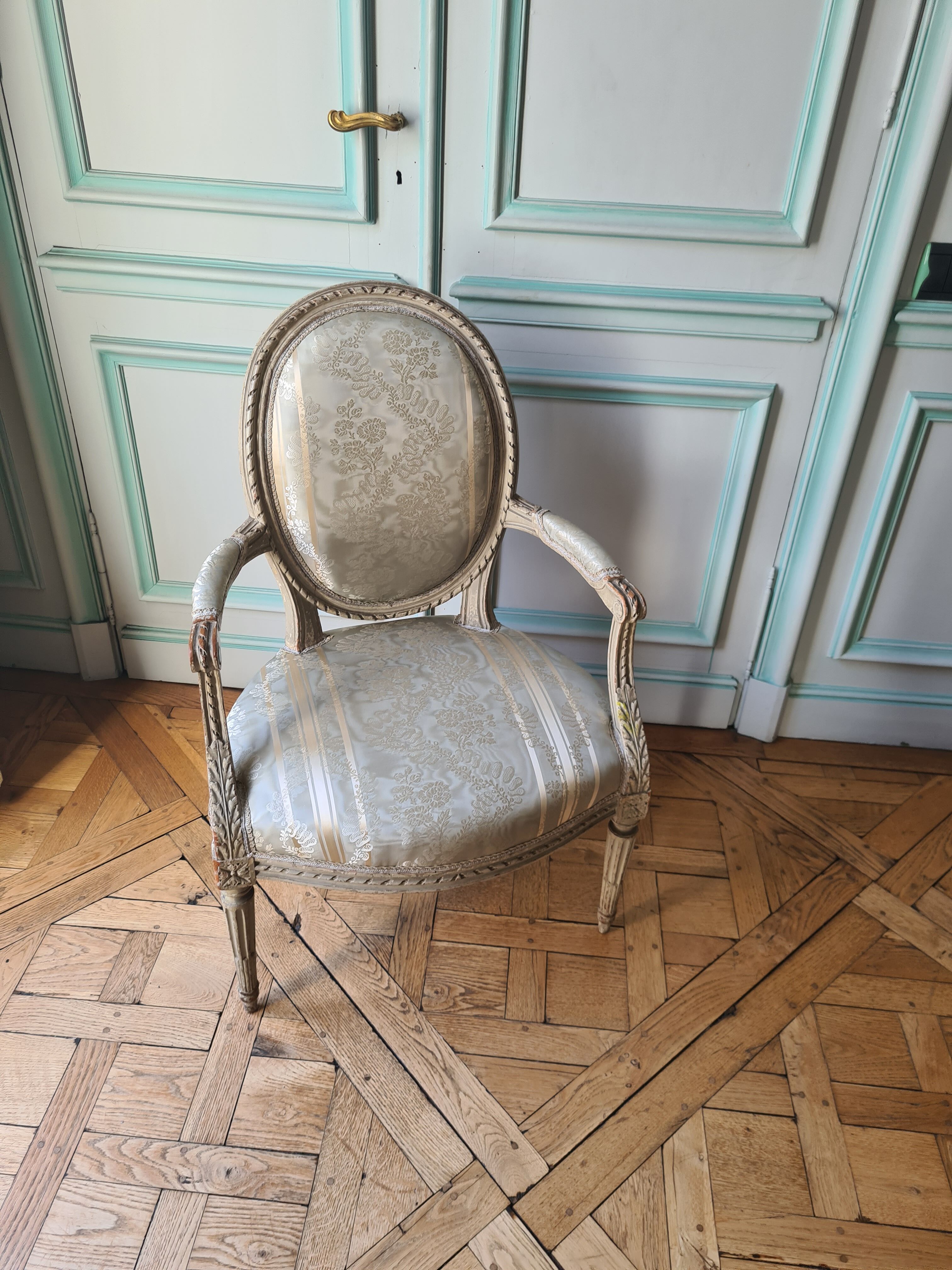 Suite de 6 fauteuils époque Louis XVI , vers 1785