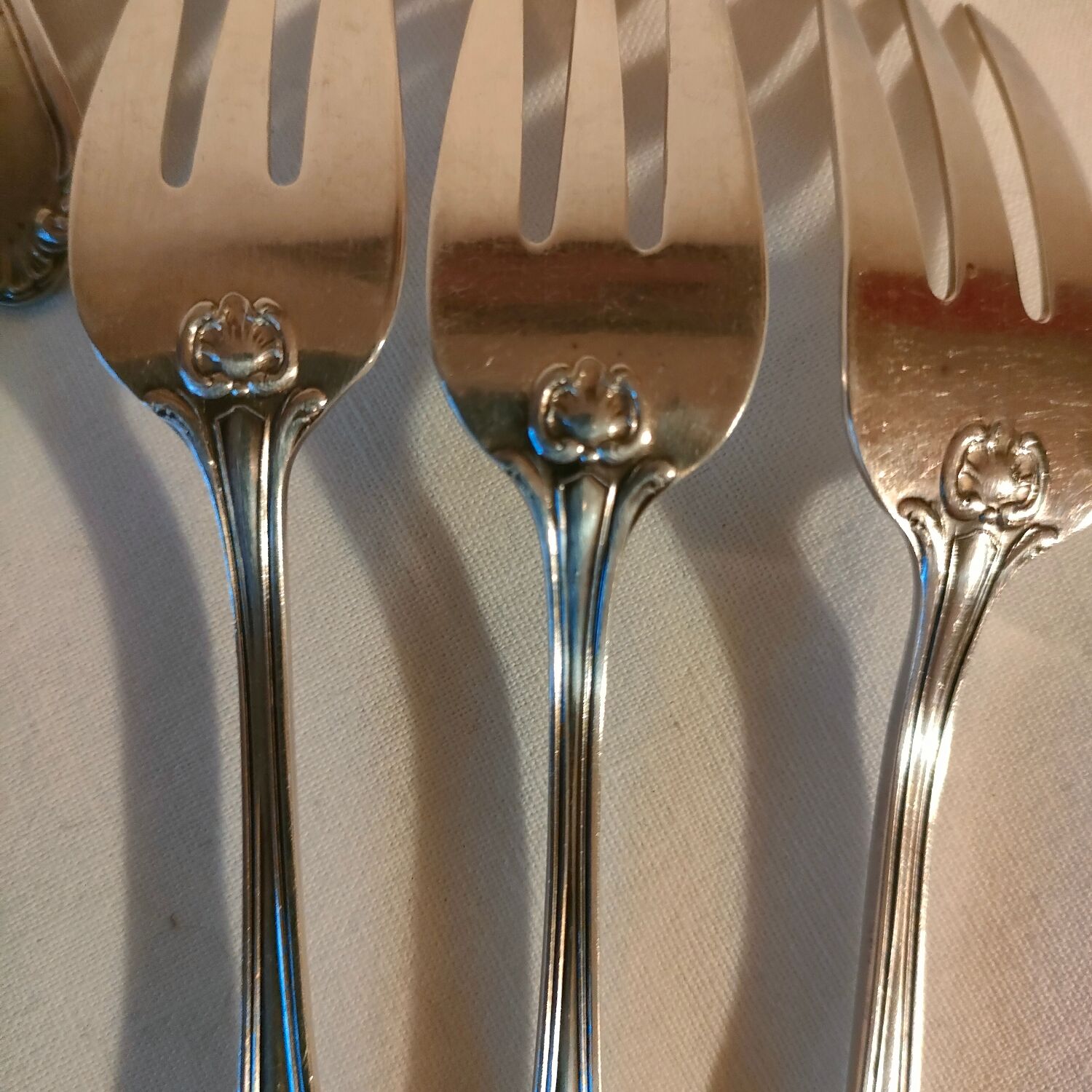 Lot 12 silver dessert forks