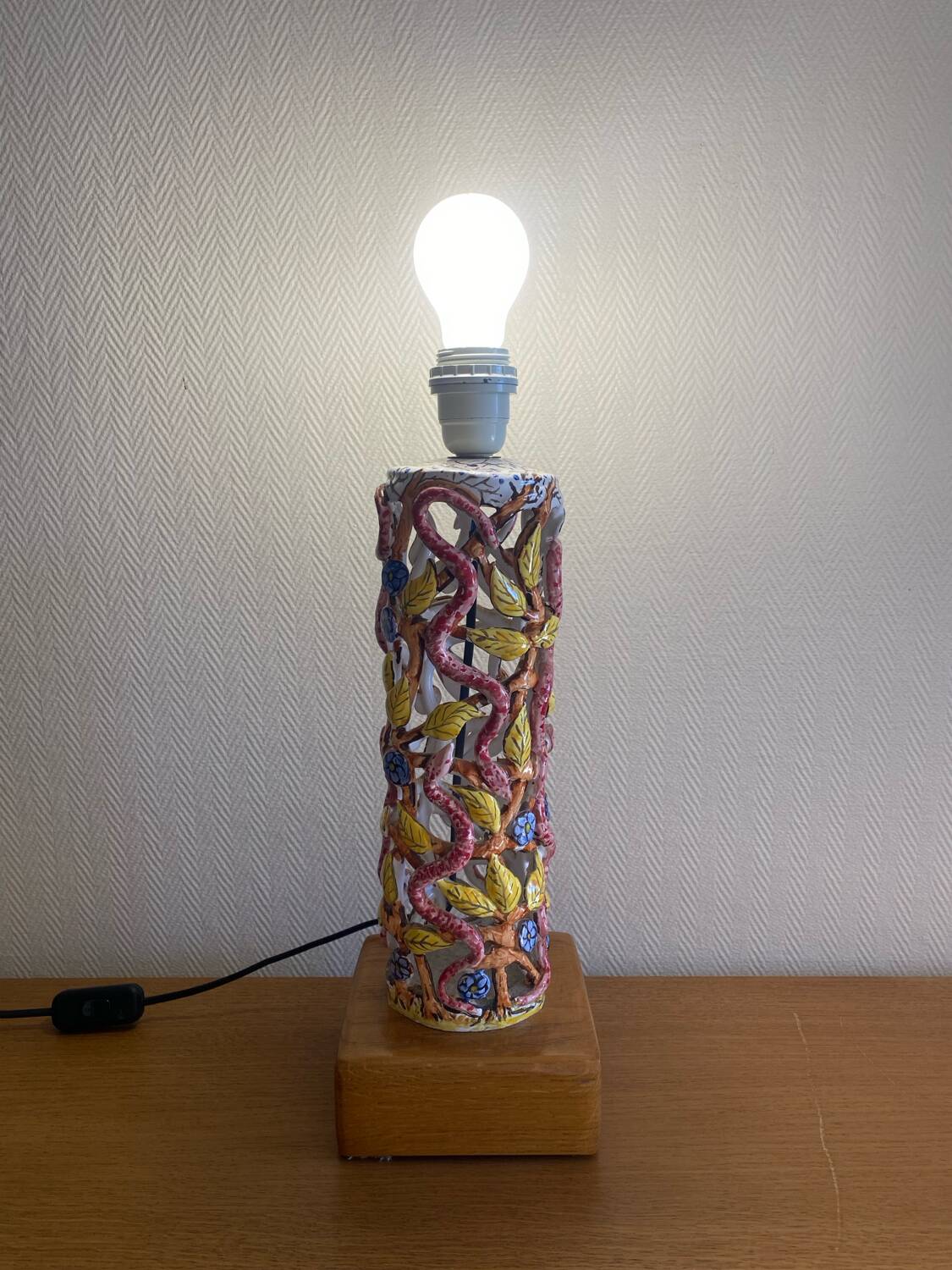Openwork ceramic lamp base with Garden of Eden decor