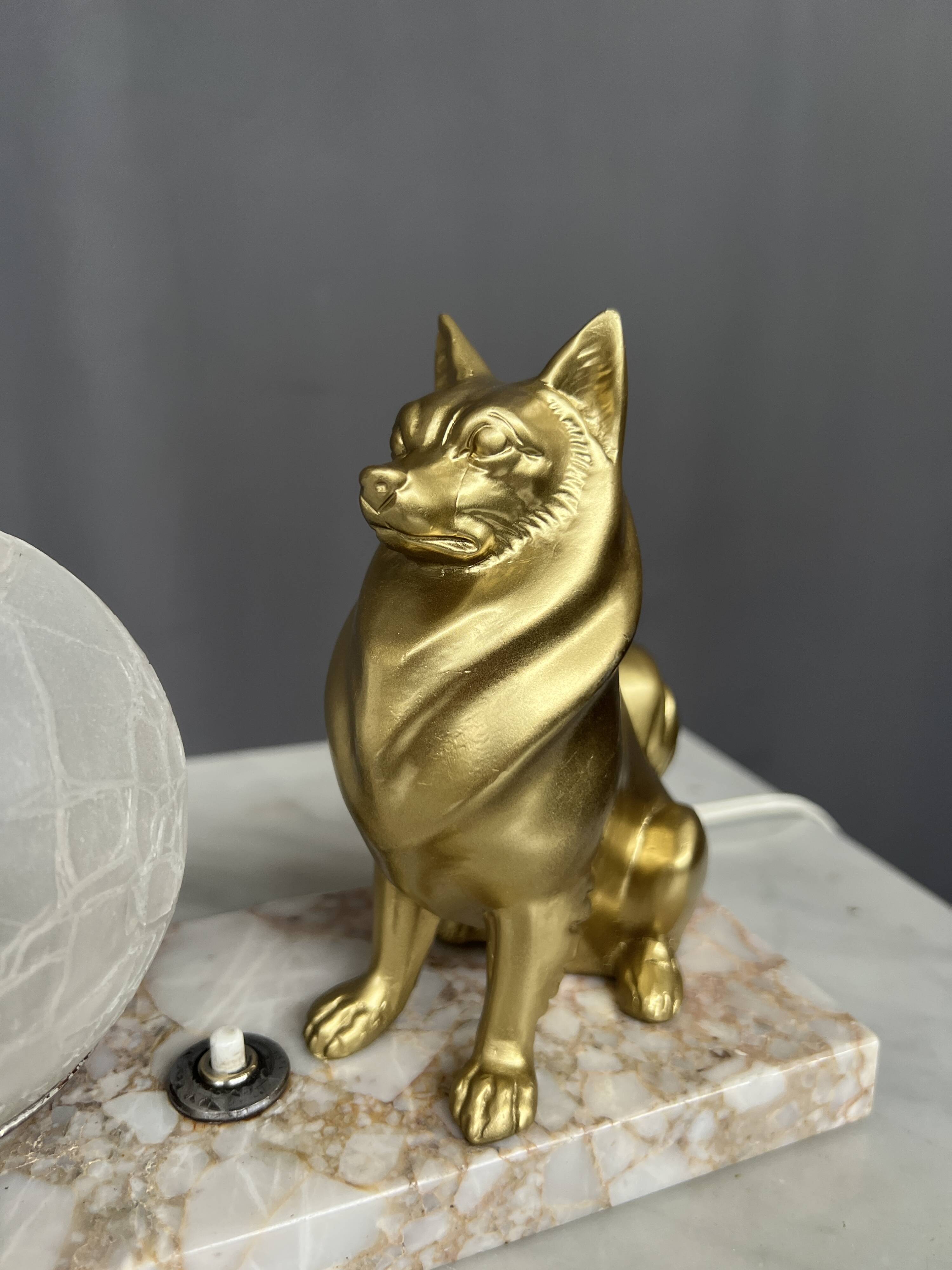 Night lamp with a Spitz figurine in Art Deco style on a marble base.