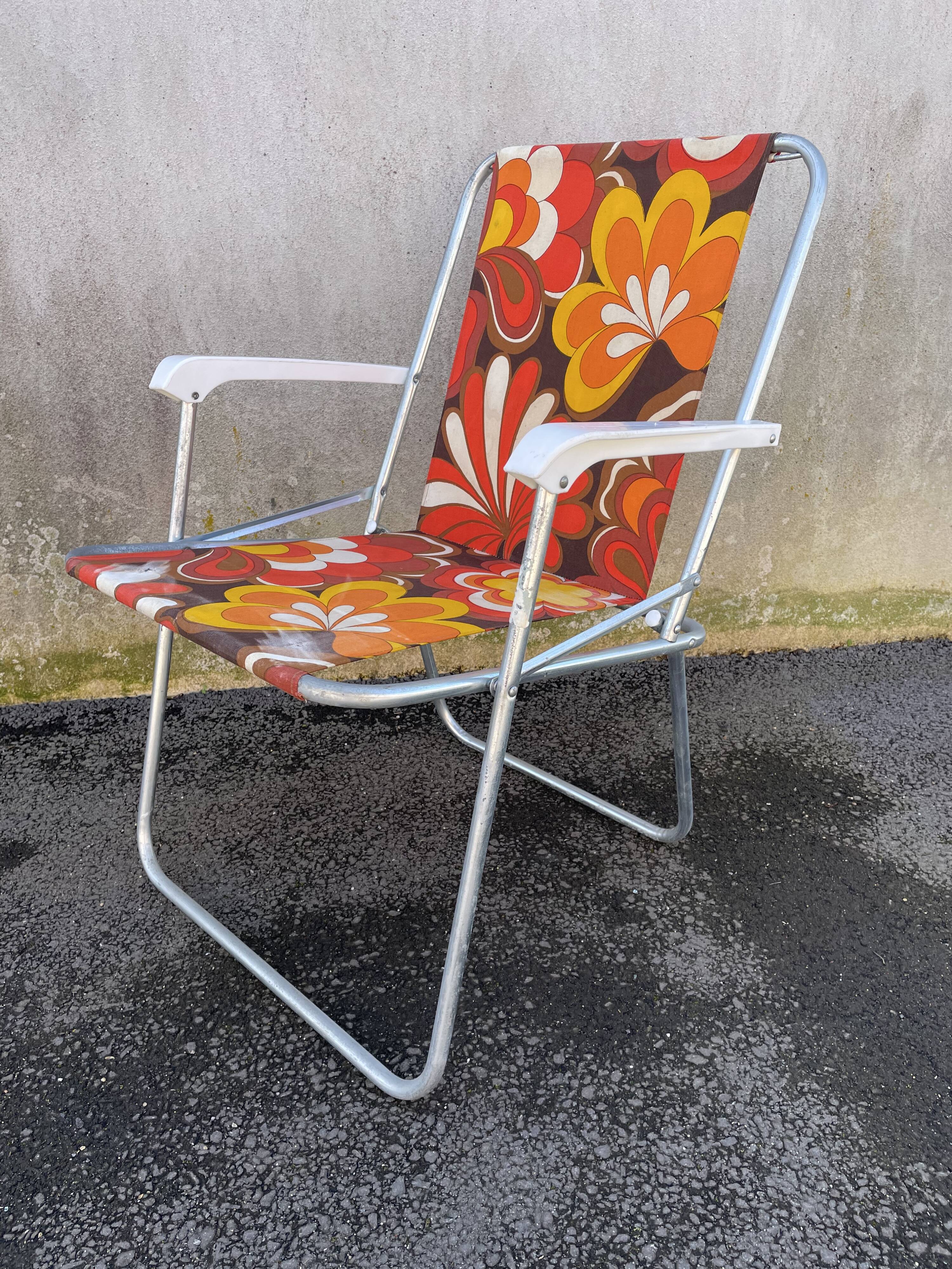 Foldable camping chair