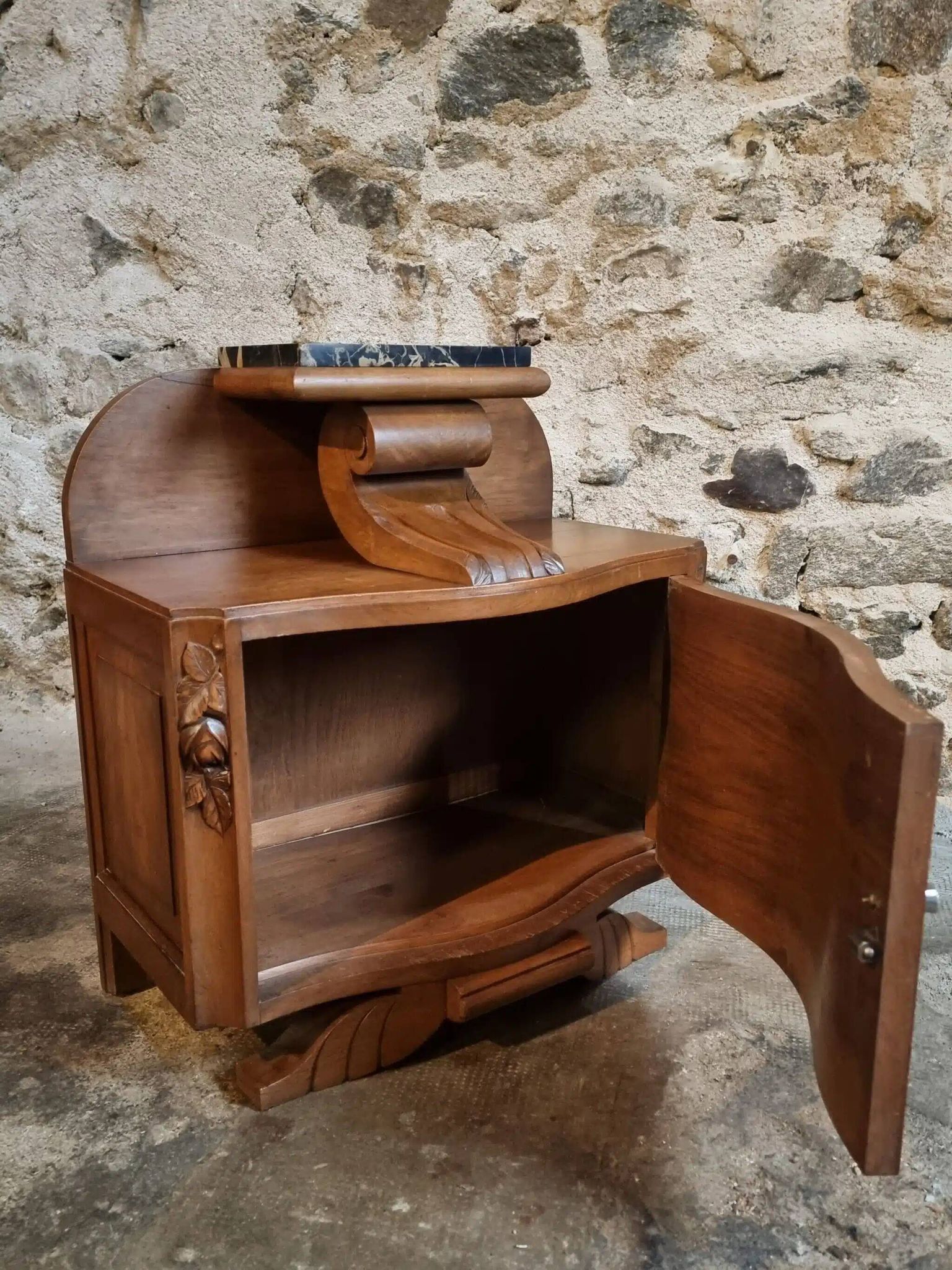 Table de chevet Art Déco française avec dessus en marbre, vers 1930