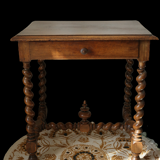 Table d'appoint, console style Louis XIII en noyer