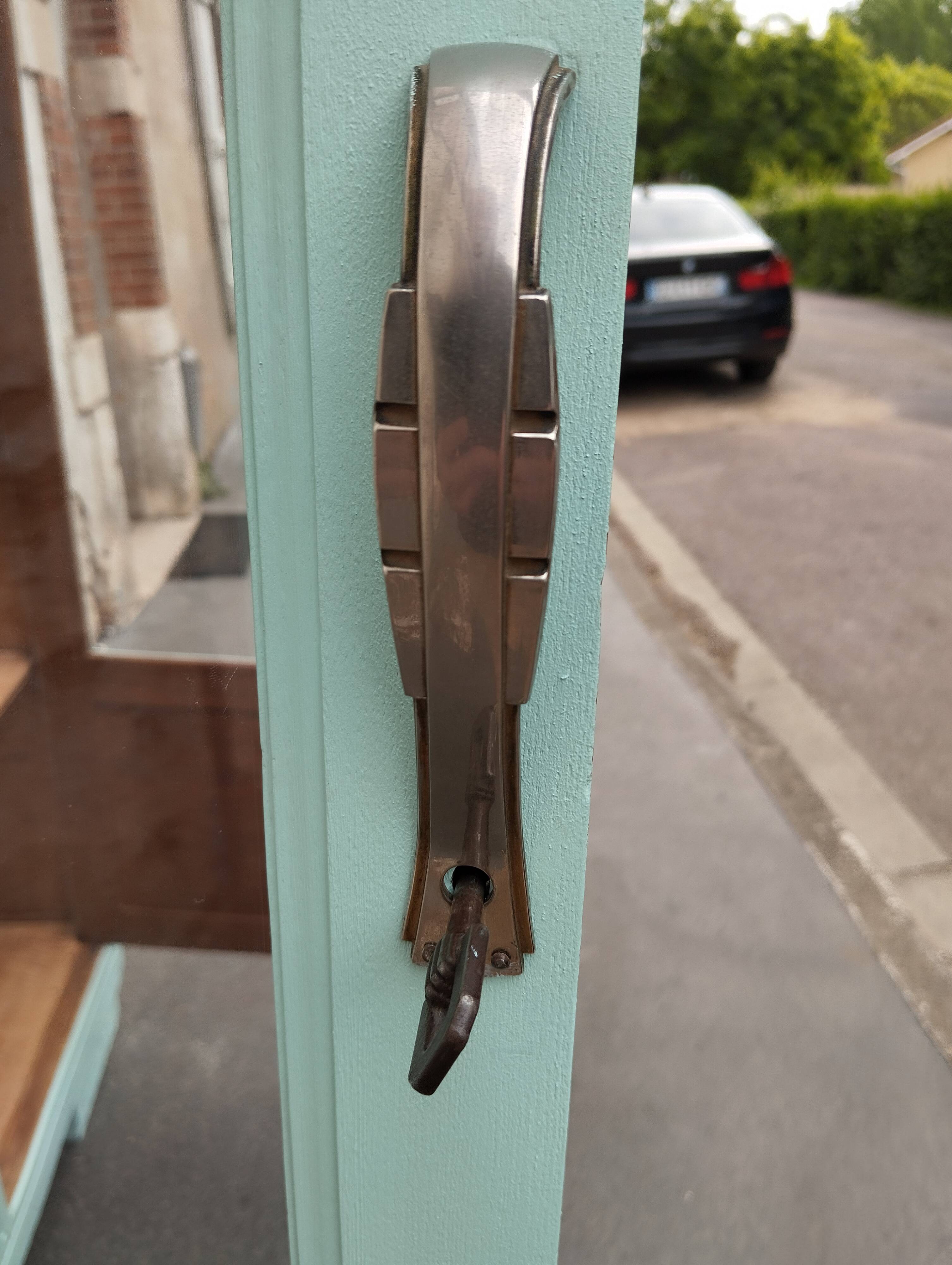 Parisian showcase cabinet year 30