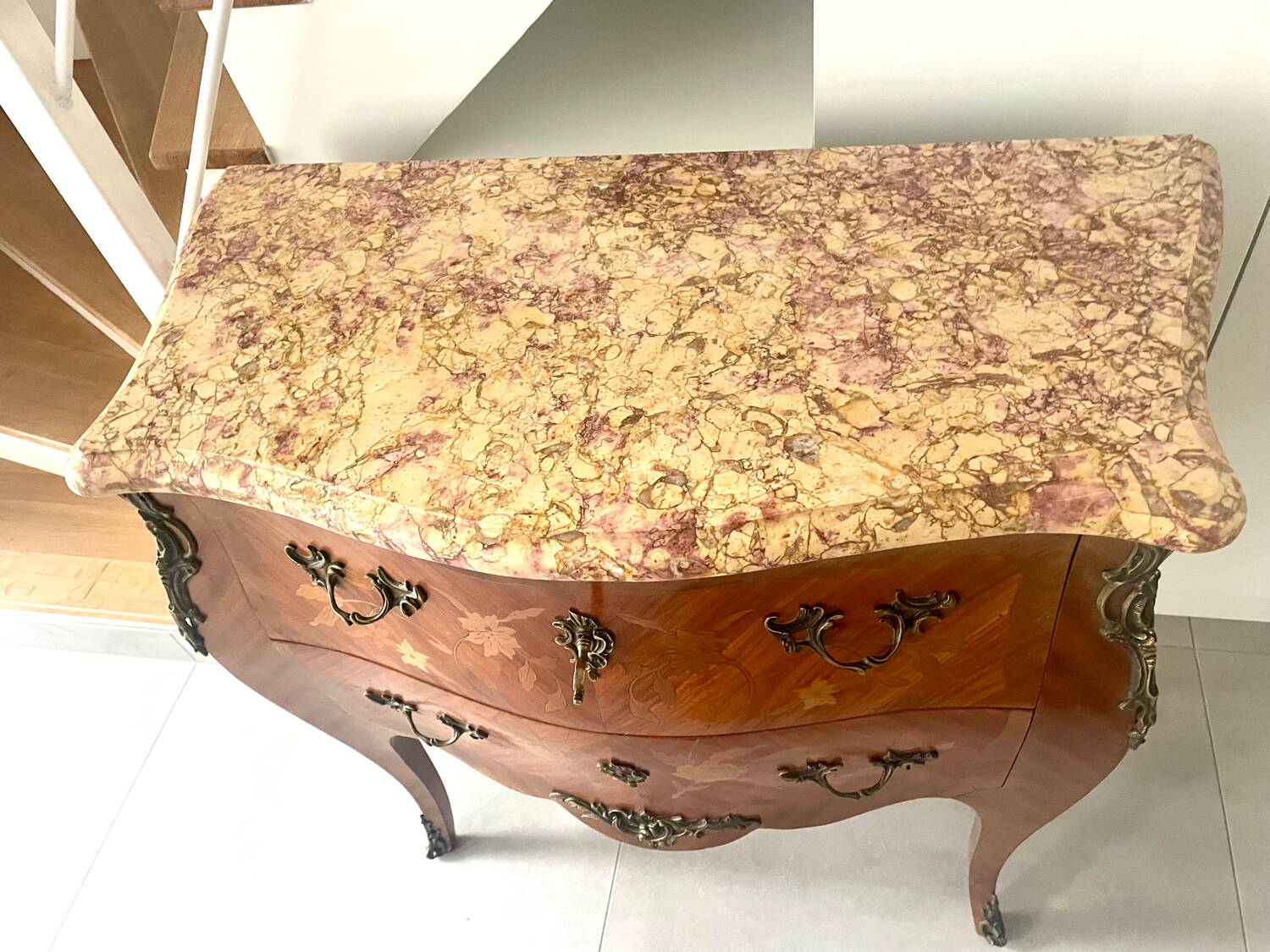 Pair of antique Louis XV chests of drawers in very good condition