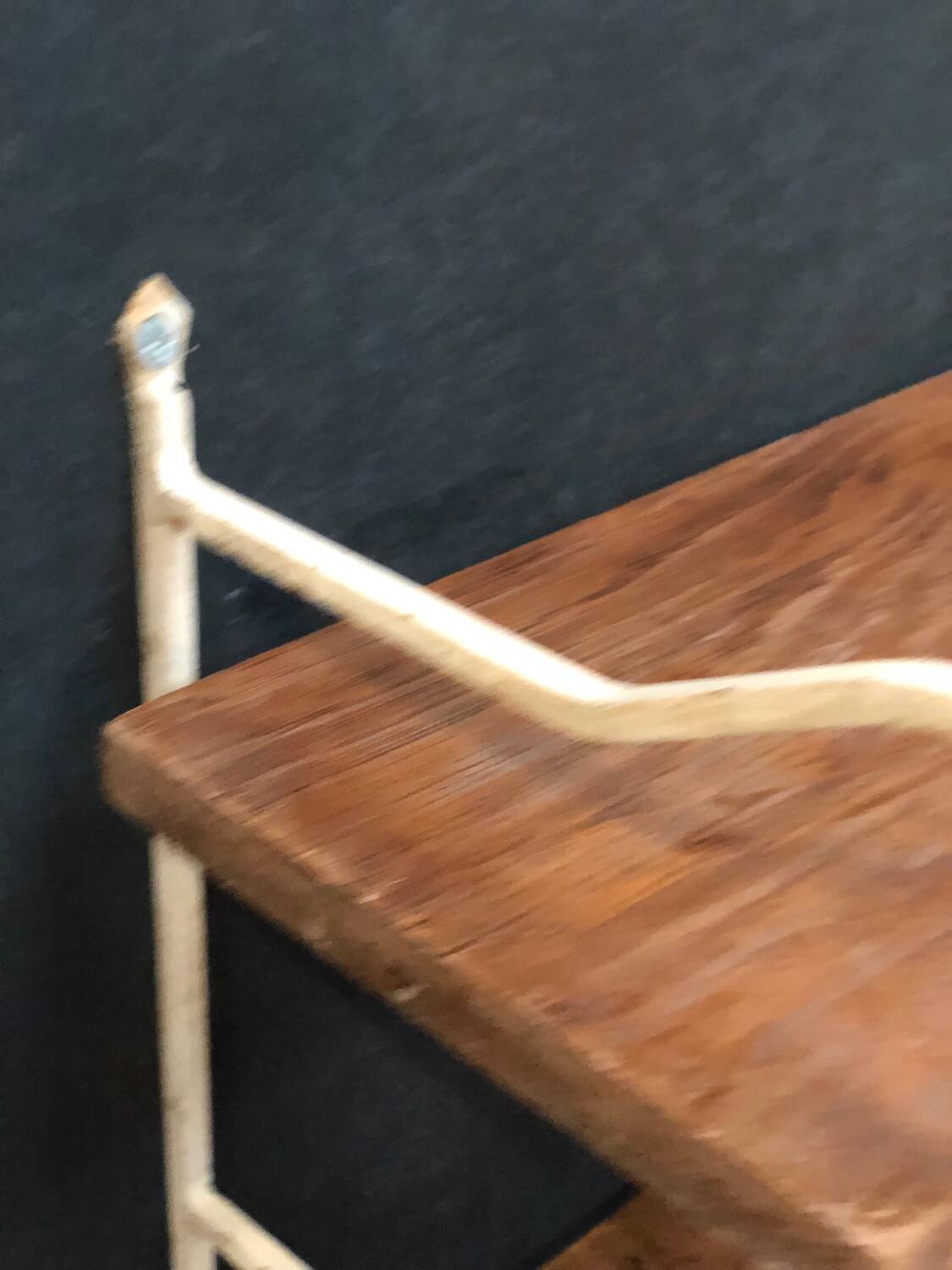 Tomado Scandinavian shelves