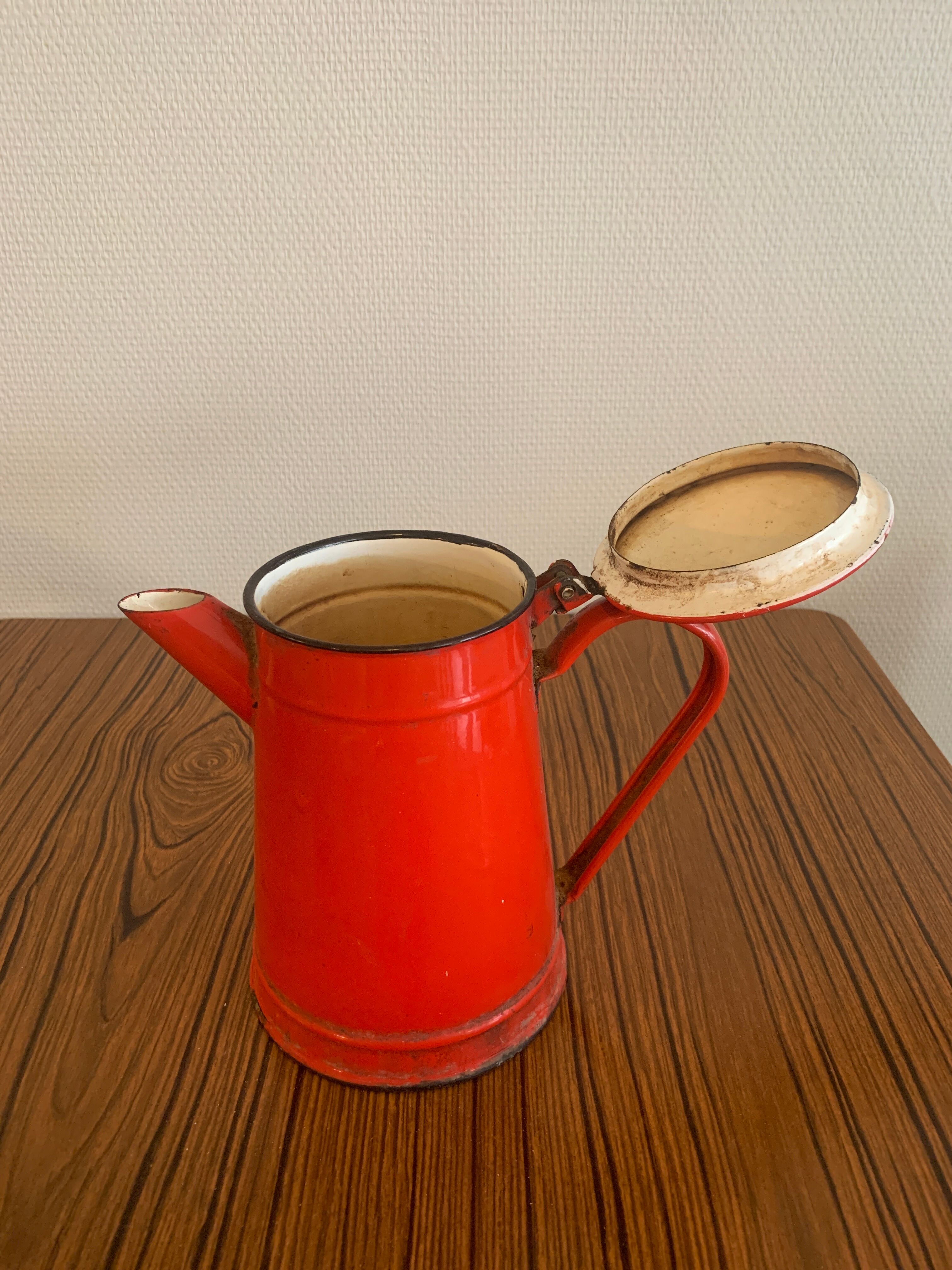 Enamelled coffee maker
