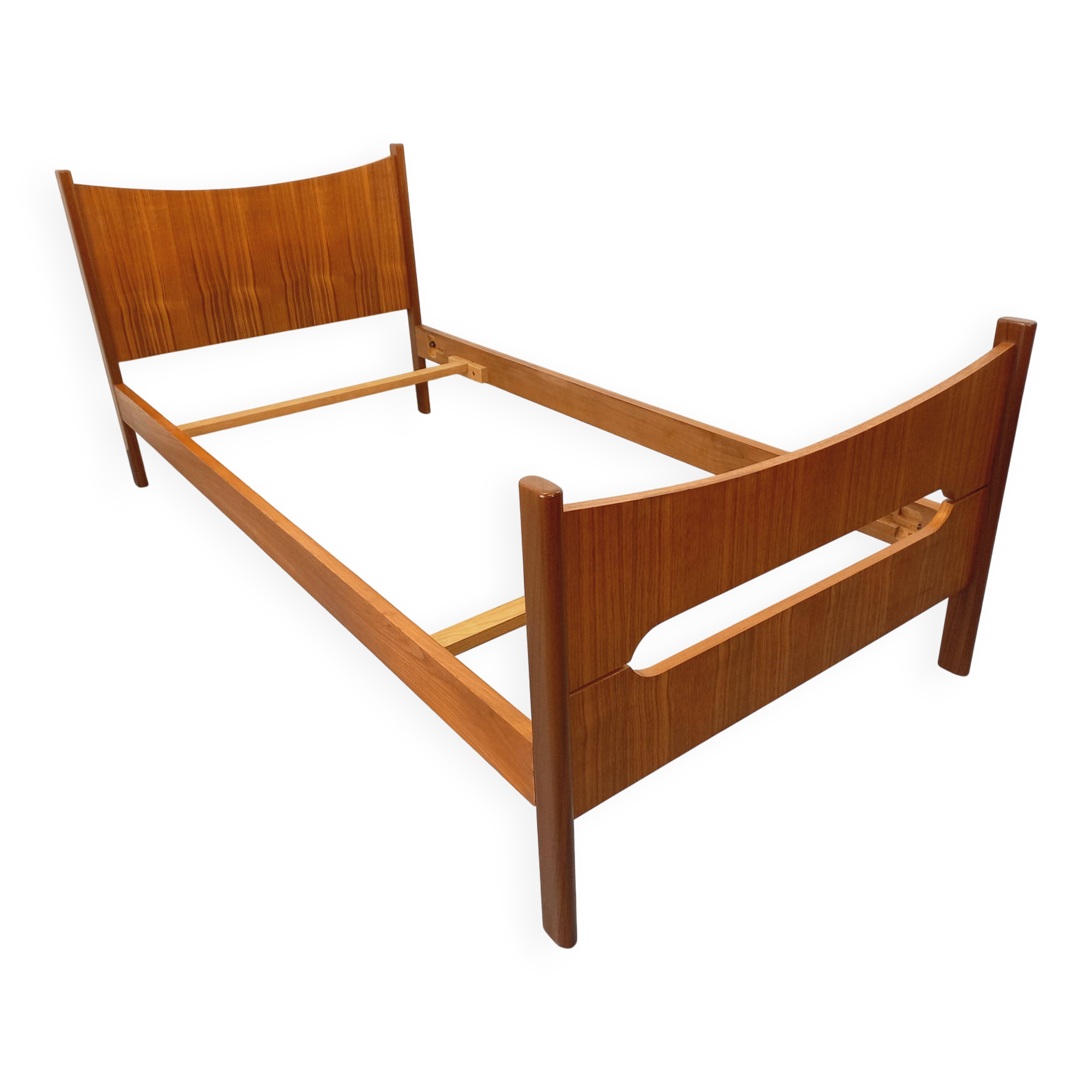Light simple vintage Scandinavian style in teak from the 1960s.