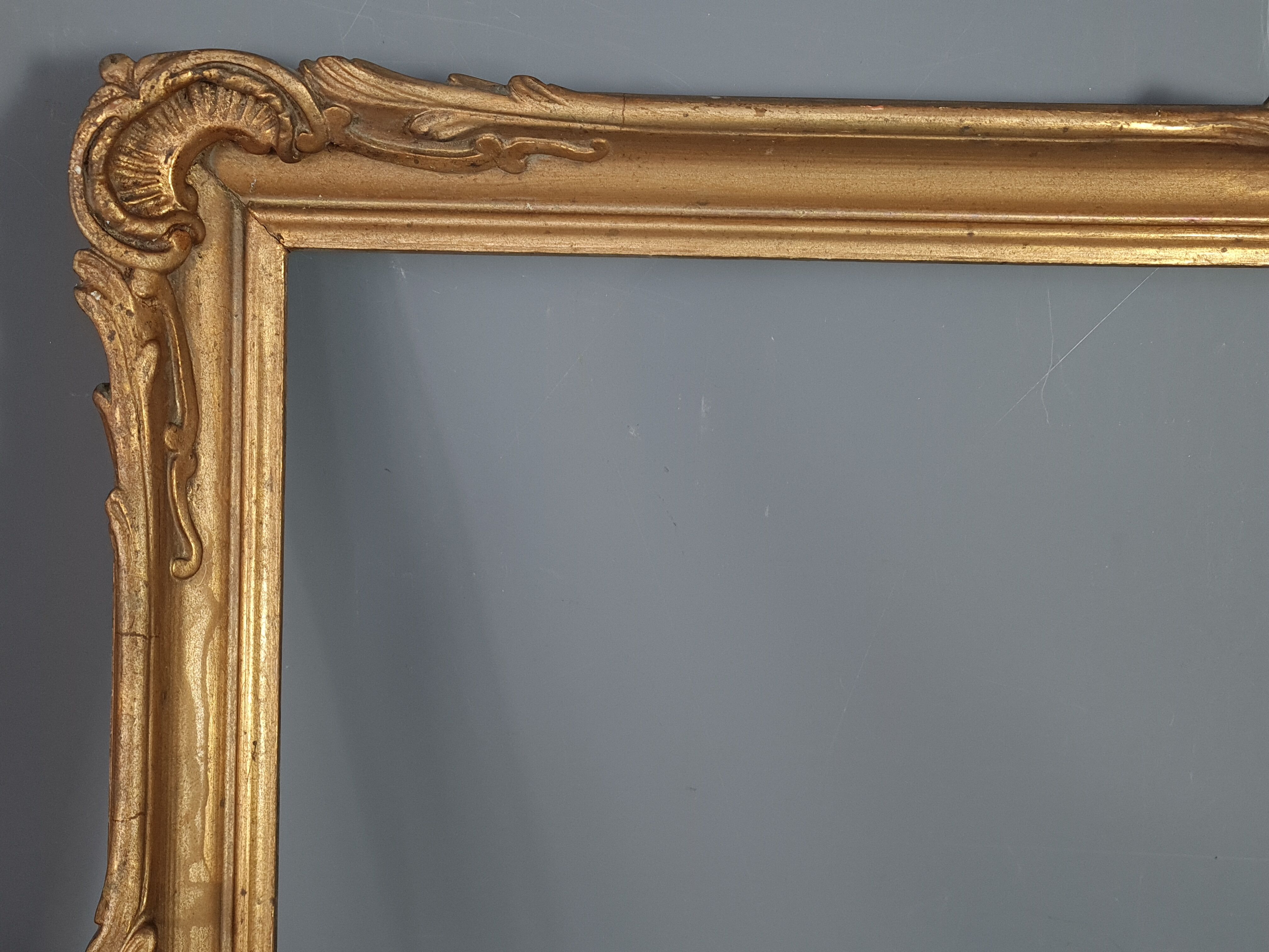 Old gilded stucco wood ear frame 63x45.5 cm, foliage 56.4x39 cm SB