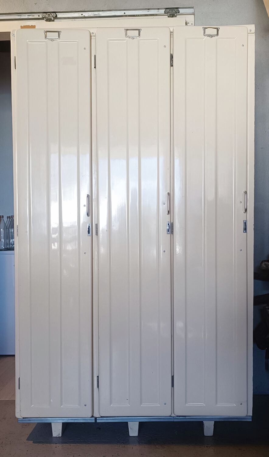 Fiber workshop cloakroom