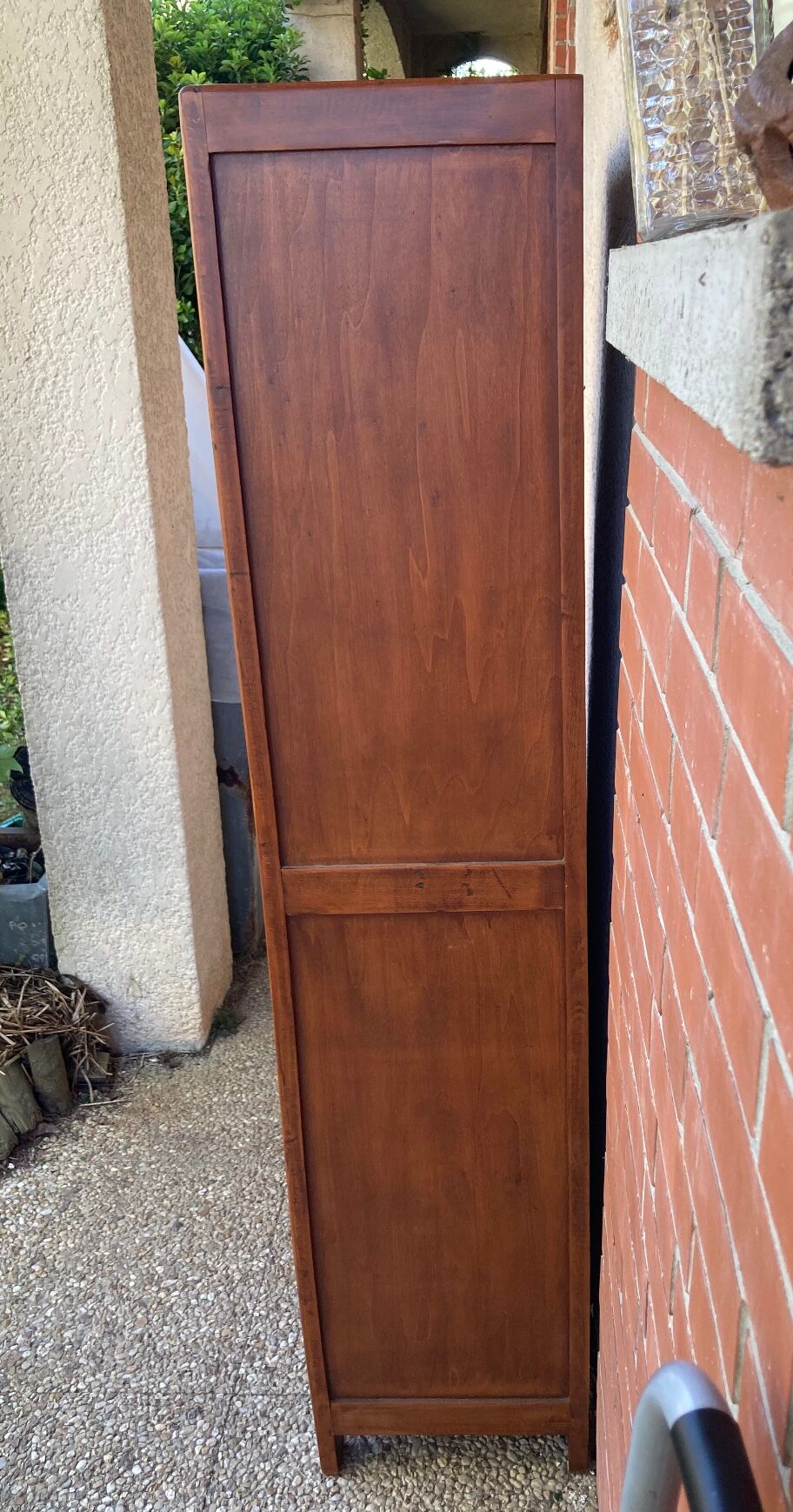 Old Parisian bonnetière