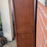 Old Parisian bonnetière