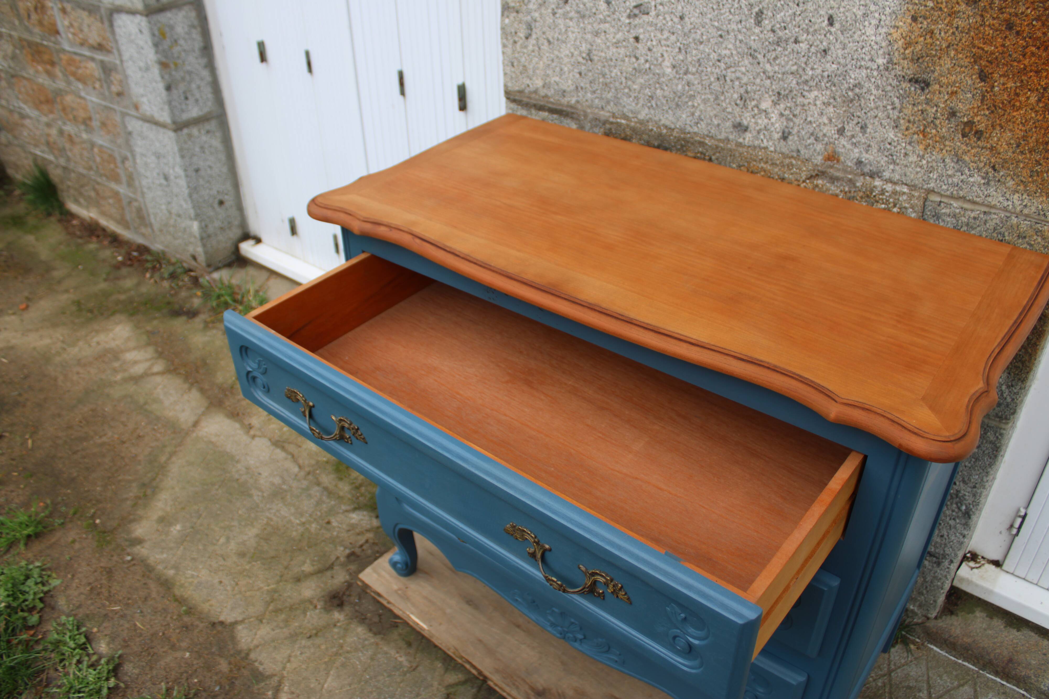 Commode ancienne rénovée bleu – plateau bois – 3 tiroirs