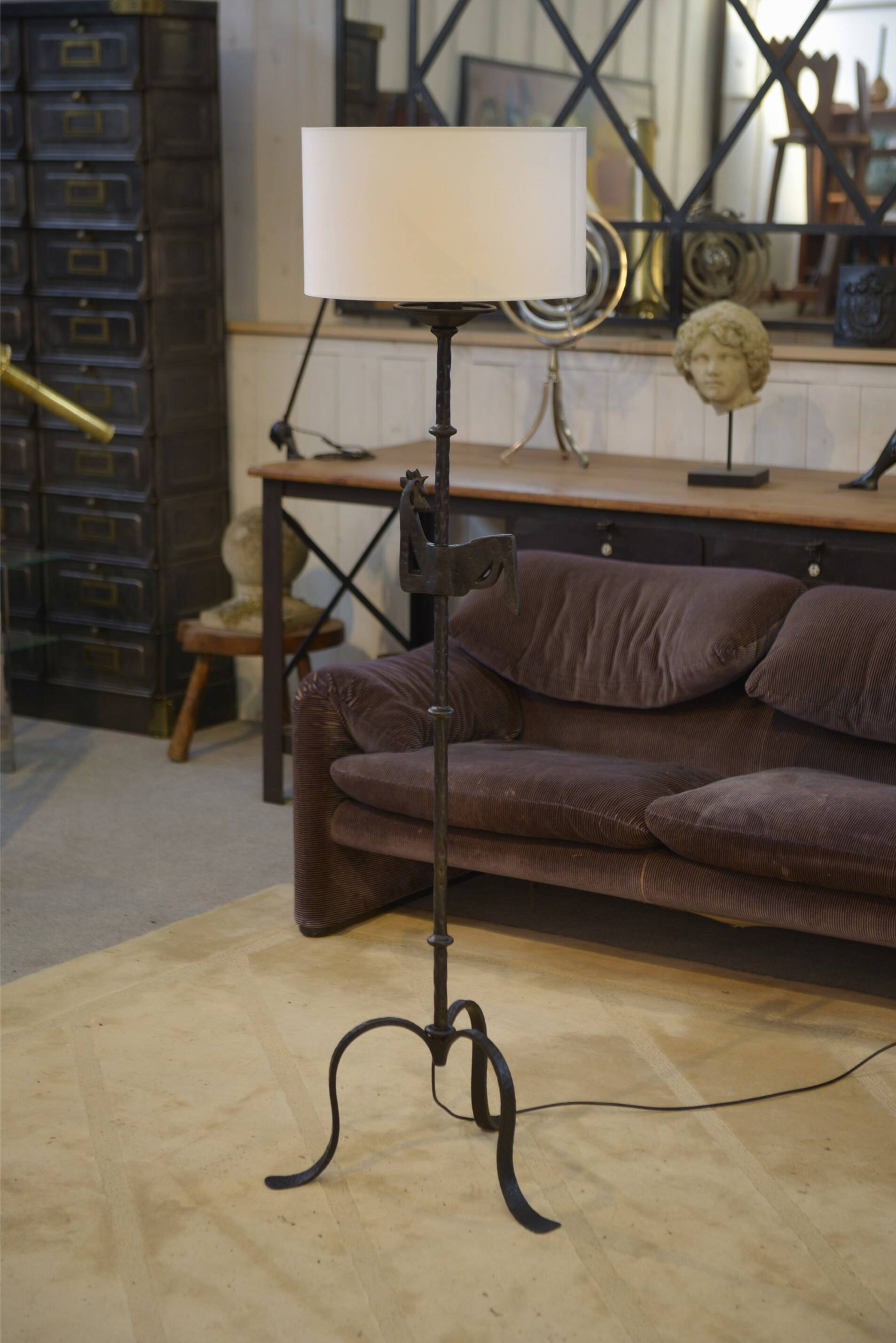 Lampadaire en fer forgé dans le goût des ateliers Marolles 1950’s