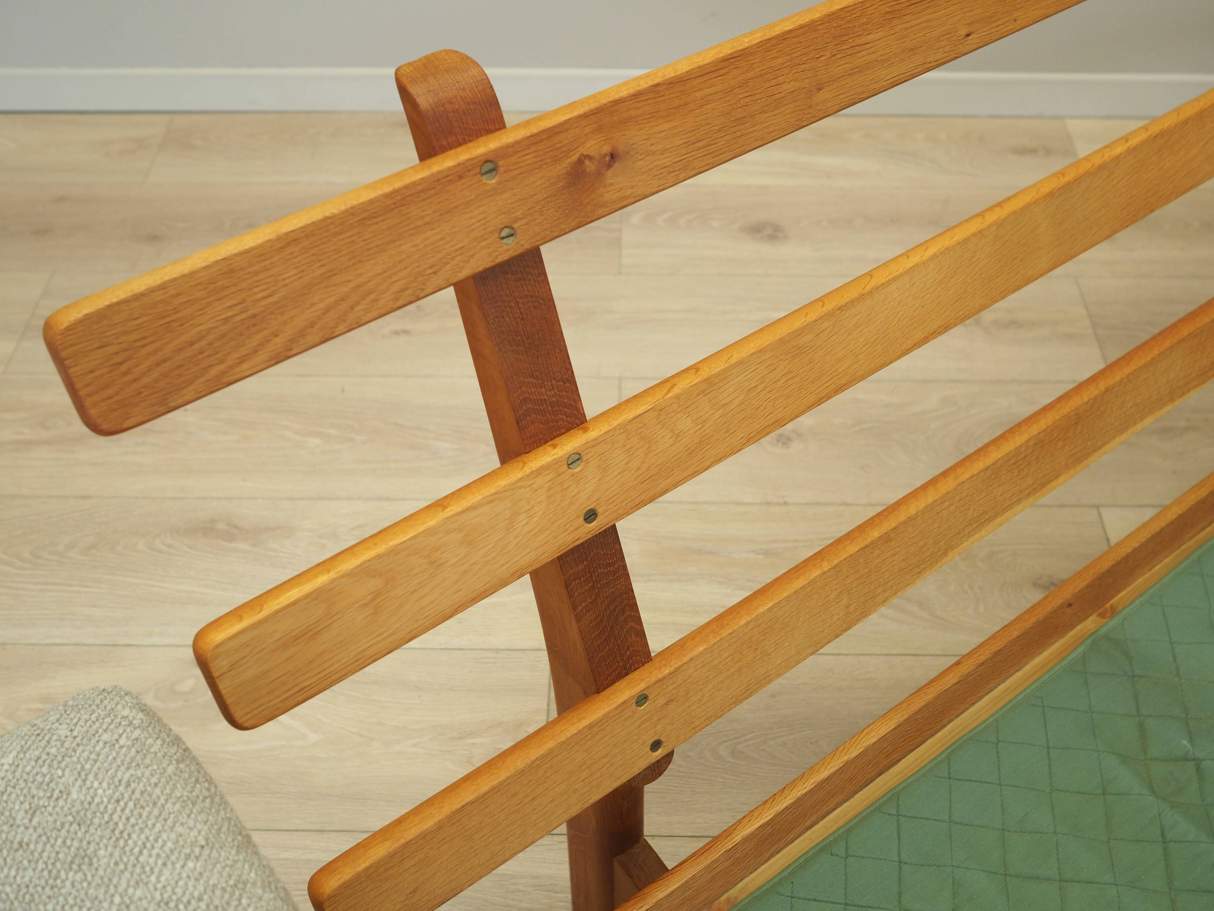 Canapé en frêne, années 1960, design danois, designer : Hans. J. Wegner, réalisation : Getama