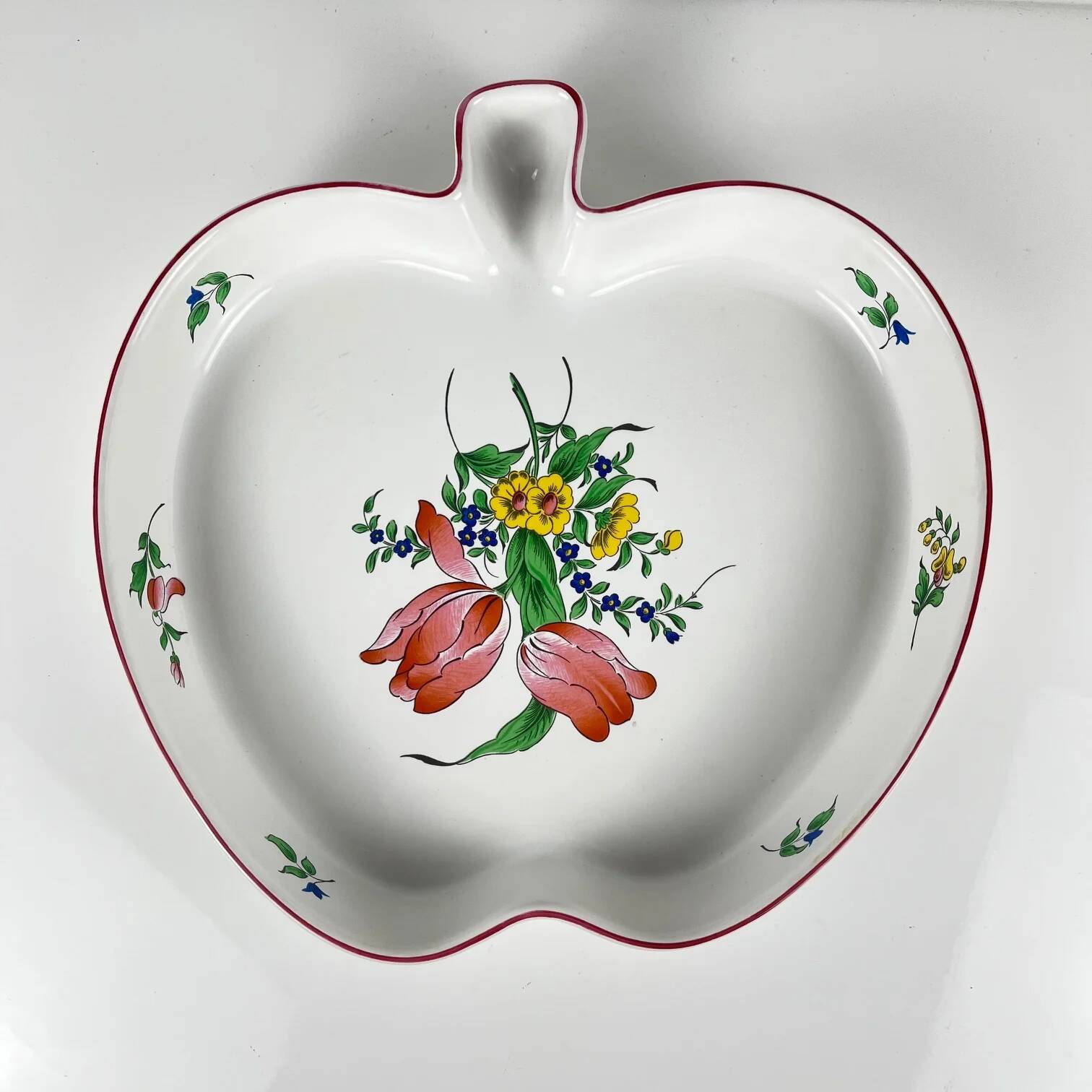 Apple-shaped dish model Réverbère by KG Lunéville