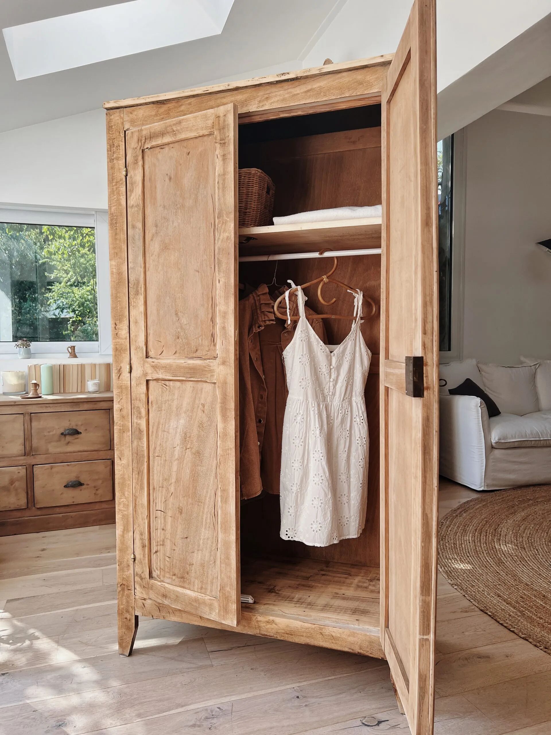 Parisian wardrobe in beech wood