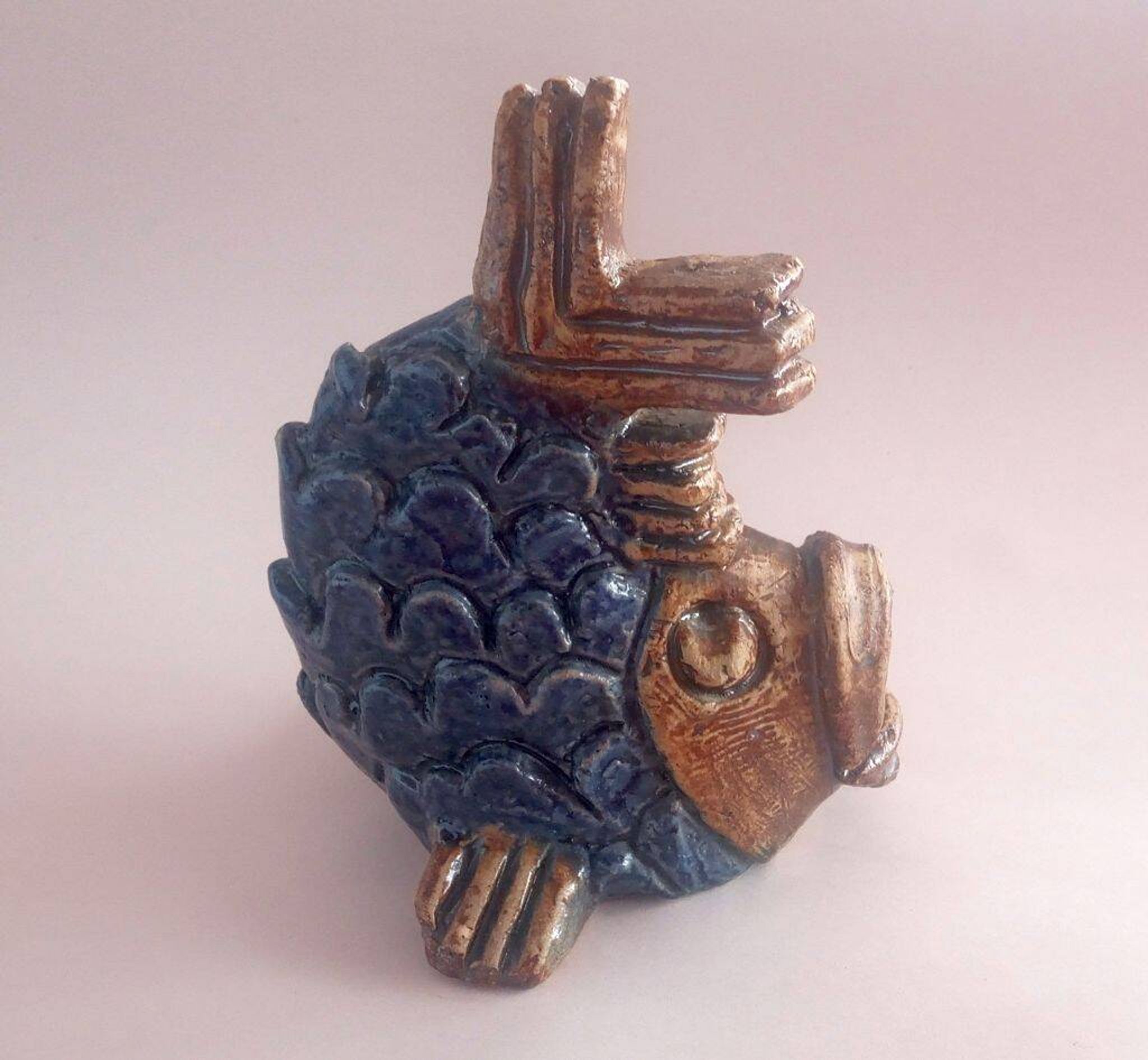Poterie de studio Figurine en céramique Poisson Sculpture Suédoise