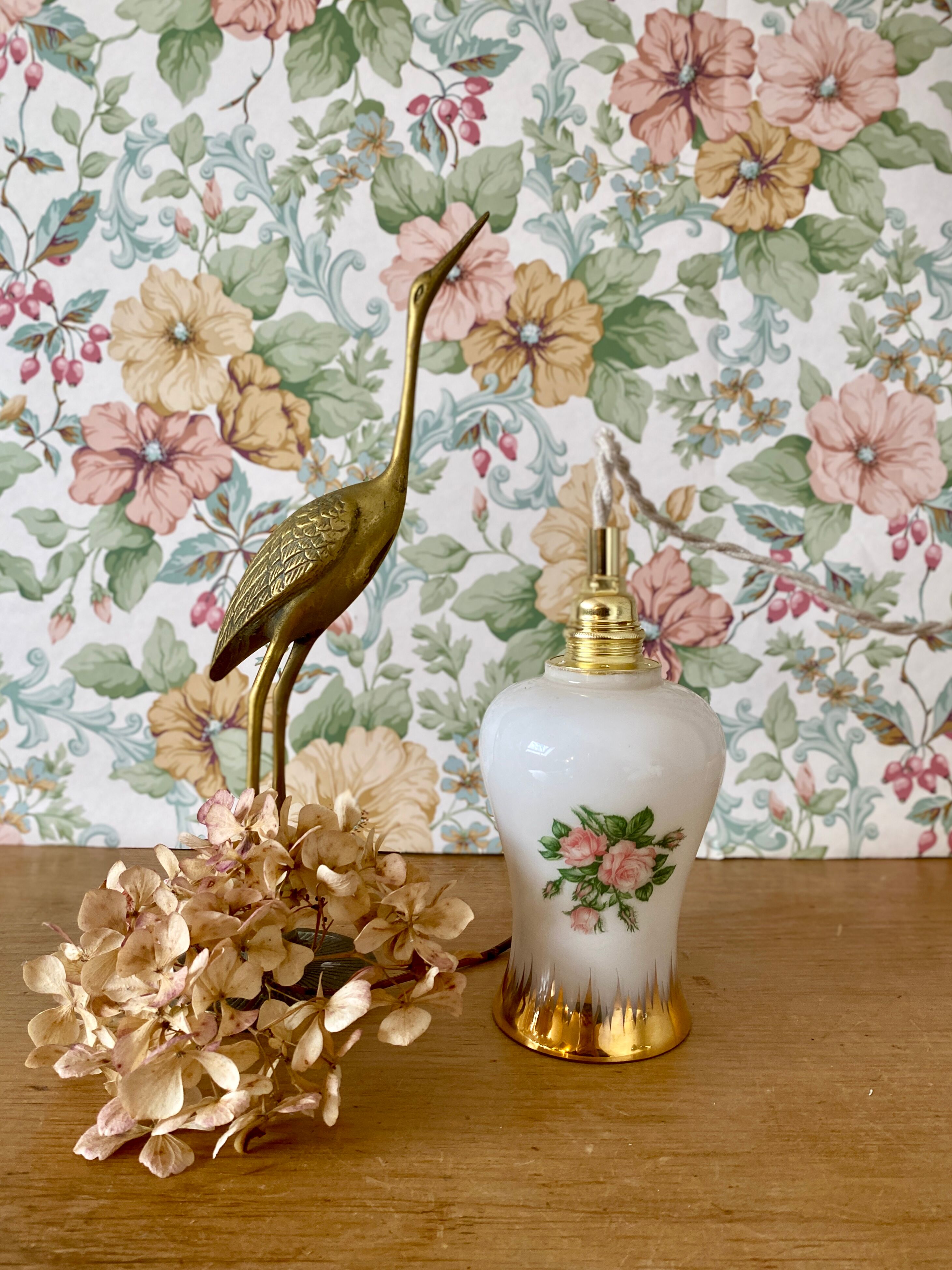 Vintage tulip ride in white opaline drawings of roses