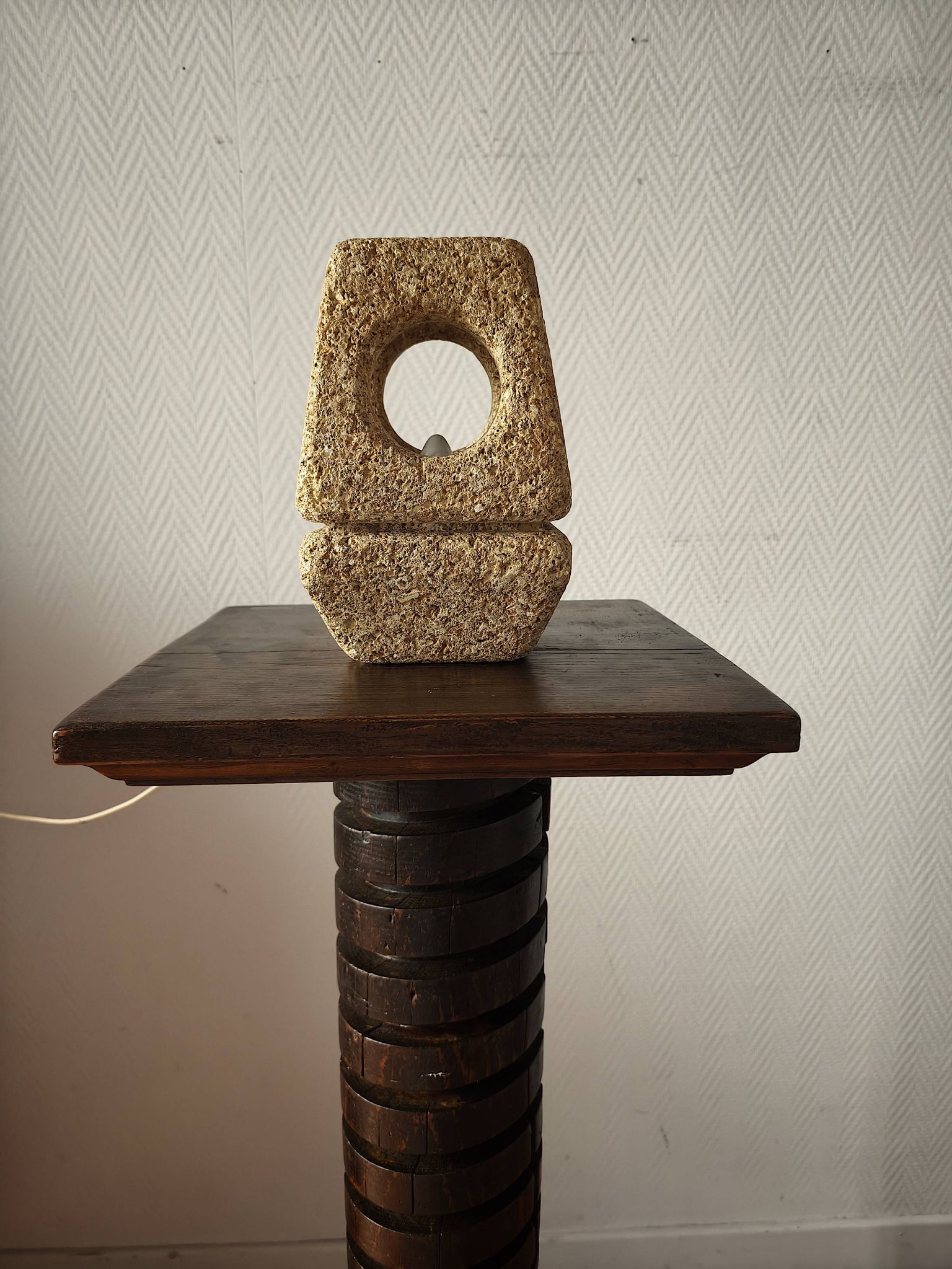 Sculptural lamp in stone 1960-70
