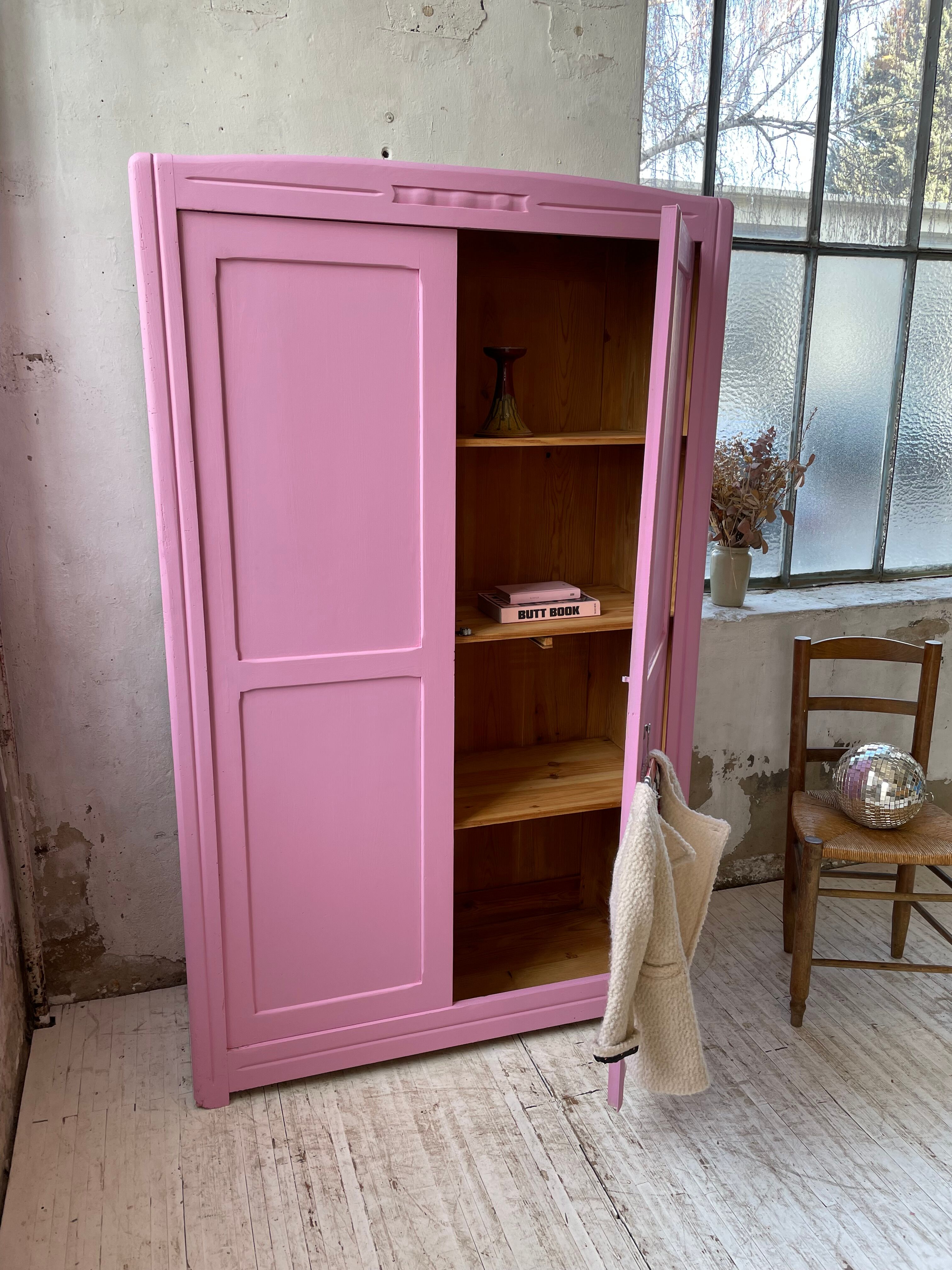 Pink knitted cabinet