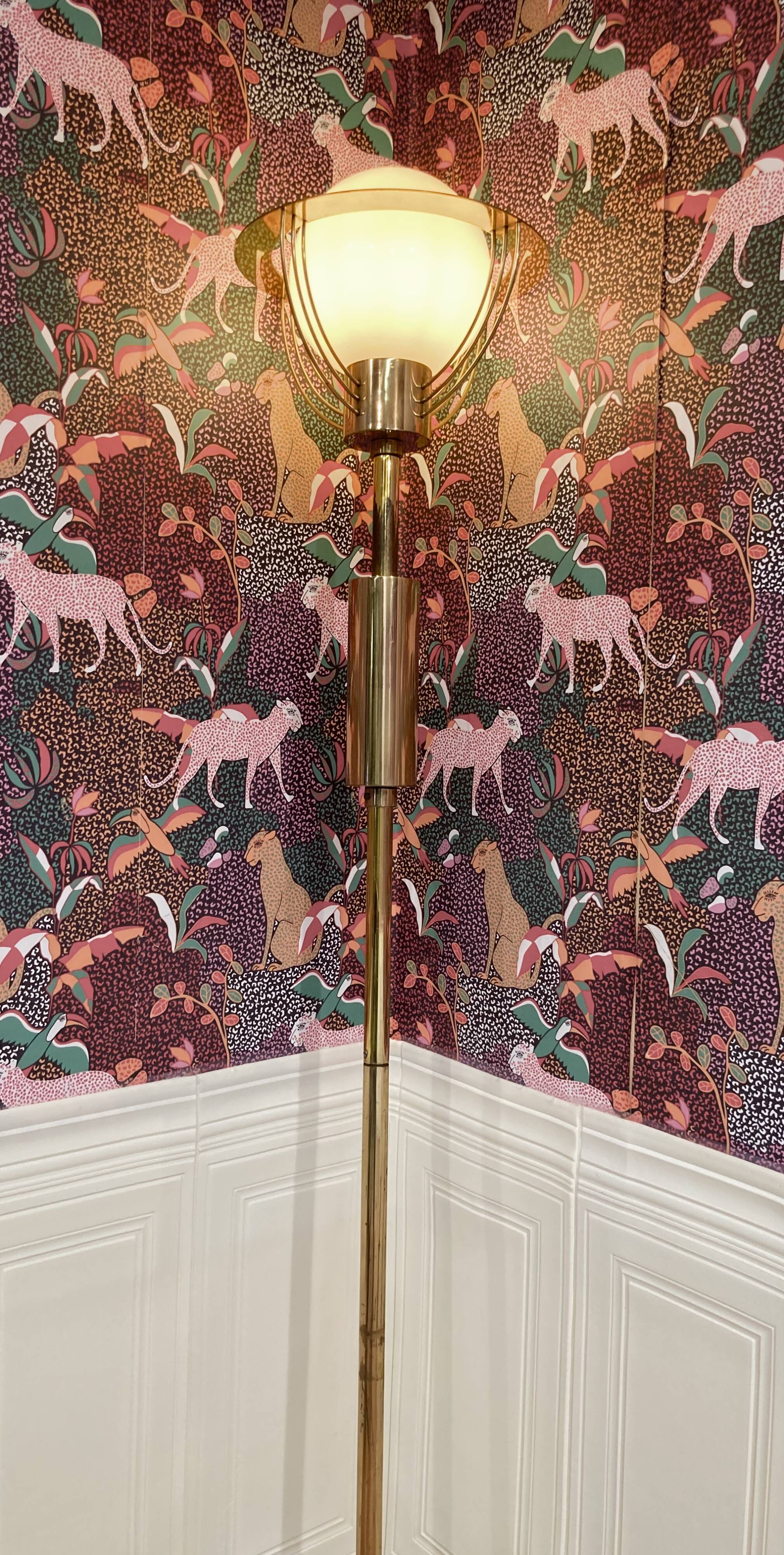 Lampadaire Américain verre et métal 200 cm design 1950.