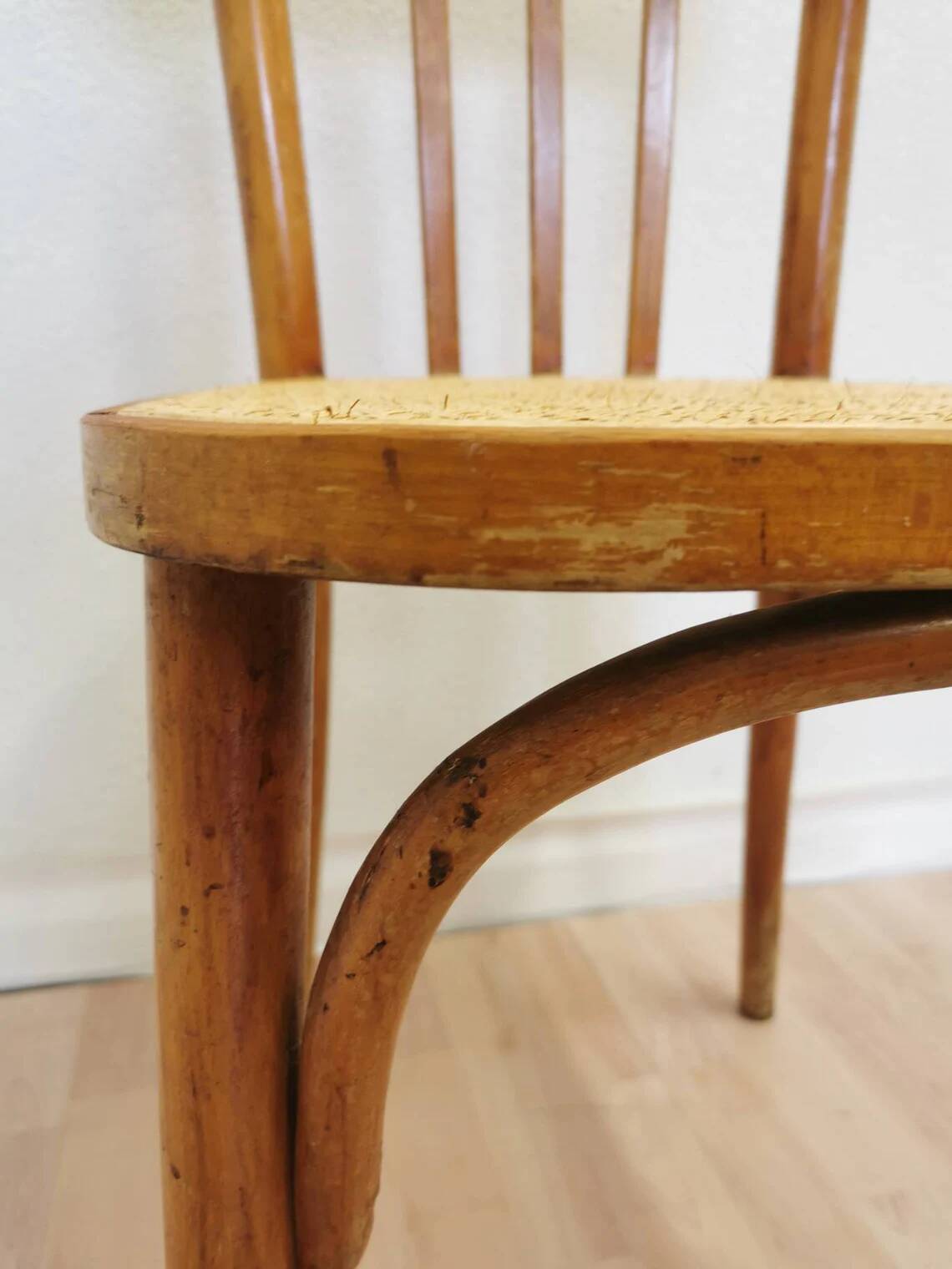 Chaise de salle à manger vintage en rotin : Yougoslavie des années 1970, intérieur bohème