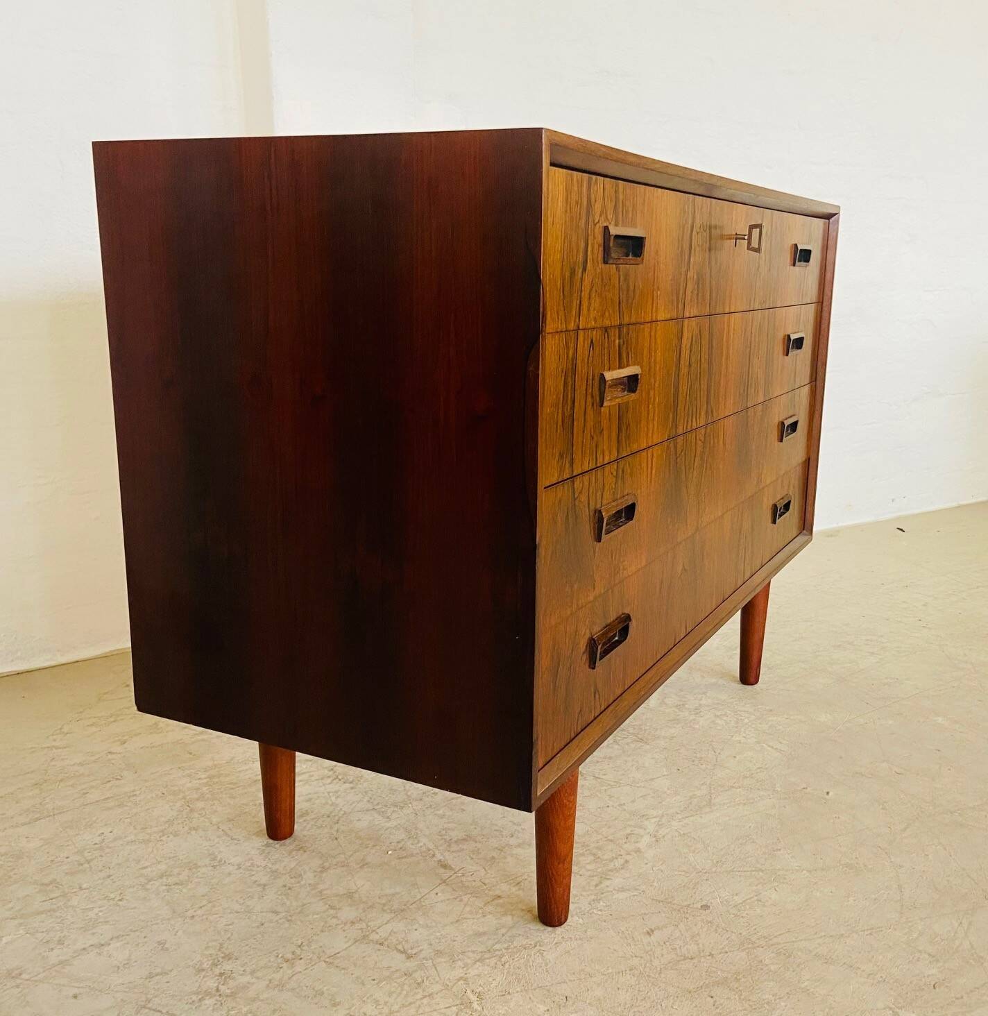 Commode danoise vintage en palissandre du milieu du siècle par Kaj Larsen