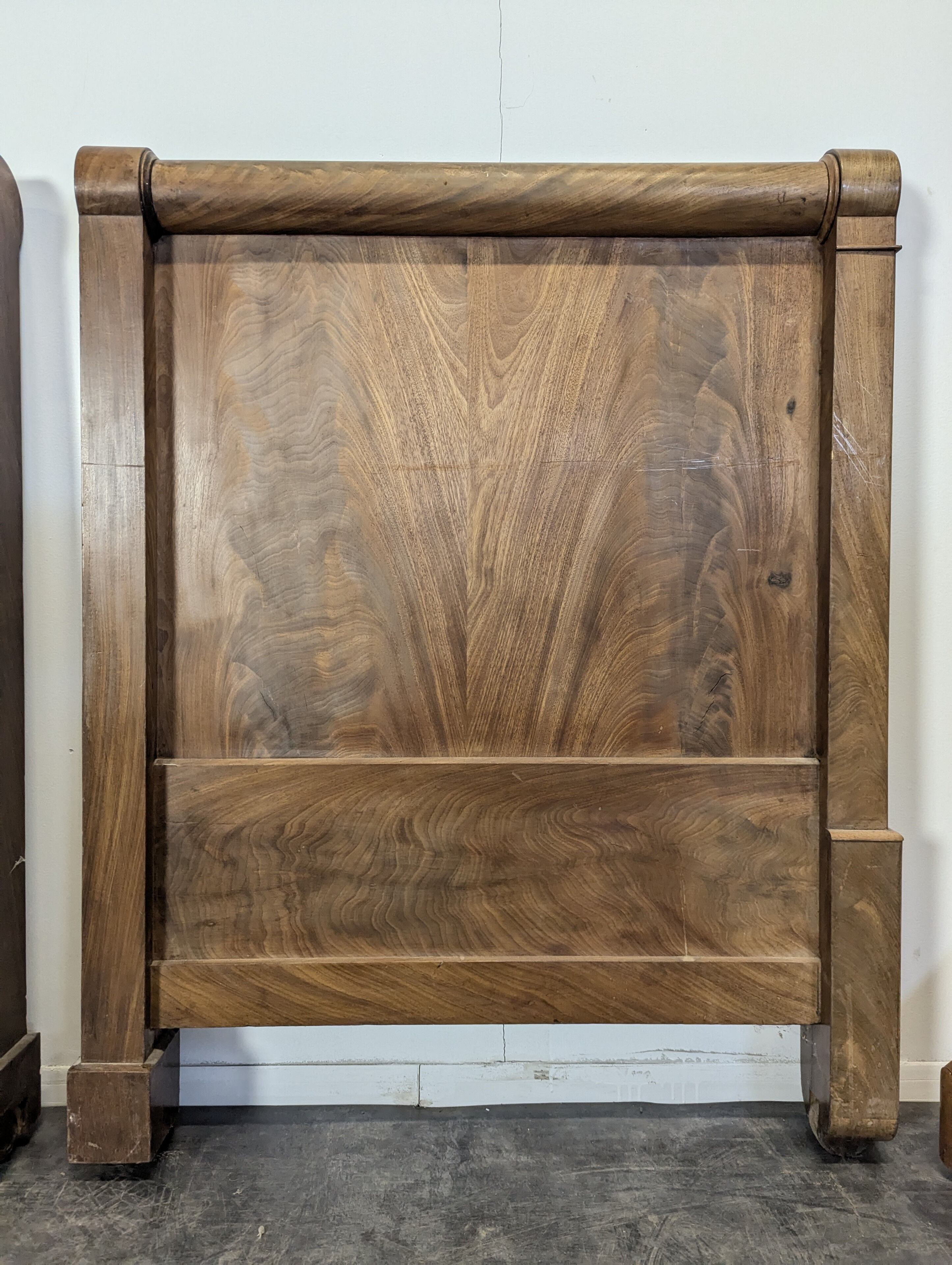 Restoration period daybed in flamed mahogany