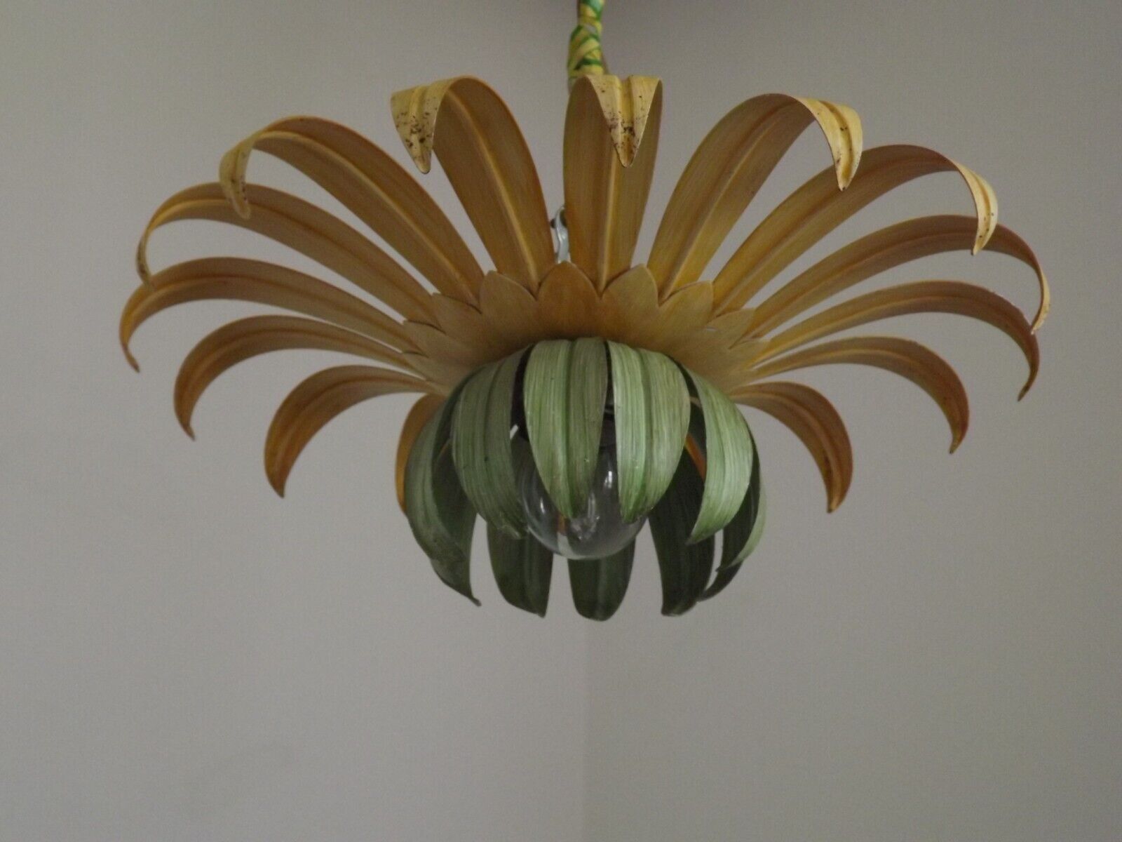 Ceiling light yellow &green leaves one central bulb