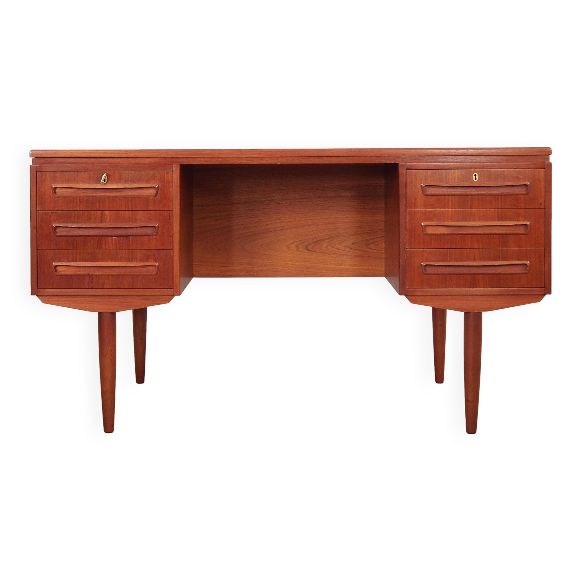 Teak desk, Danish design, 1970s, manufactured by AP Møbler Svenstrup