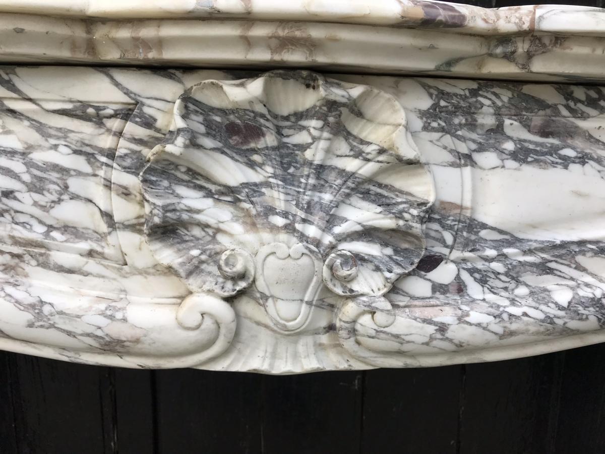 Cheminée en marbre brèche violette de style Louis XV