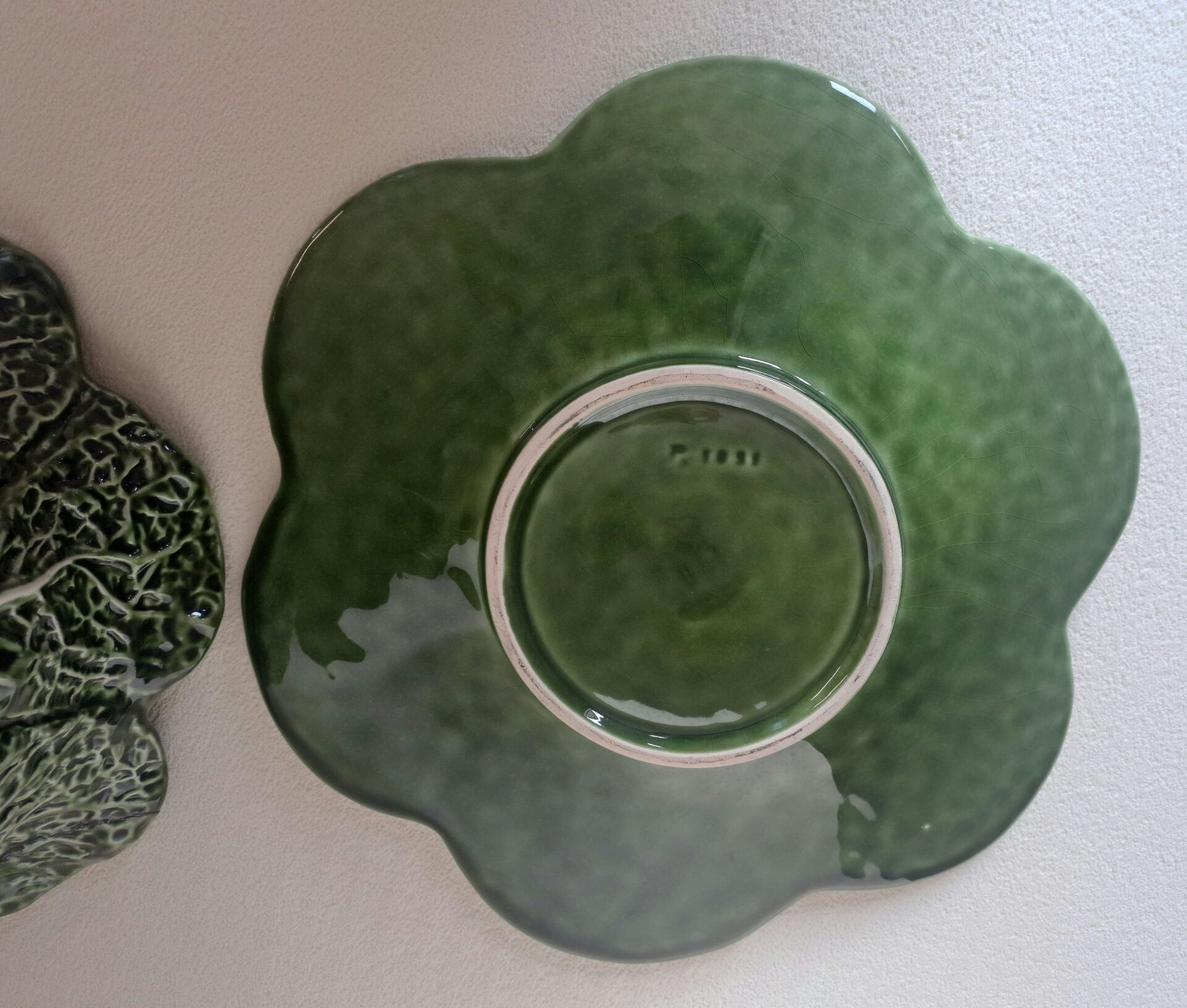 Important cabbage soup tureen and its vintage earthenware dish.