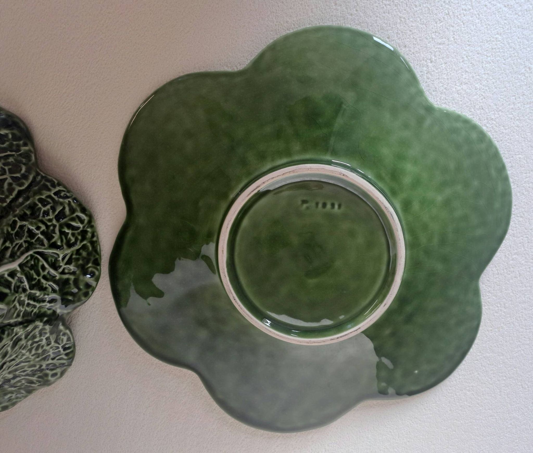 Important cabbage soup tureen and its vintage earthenware dish.