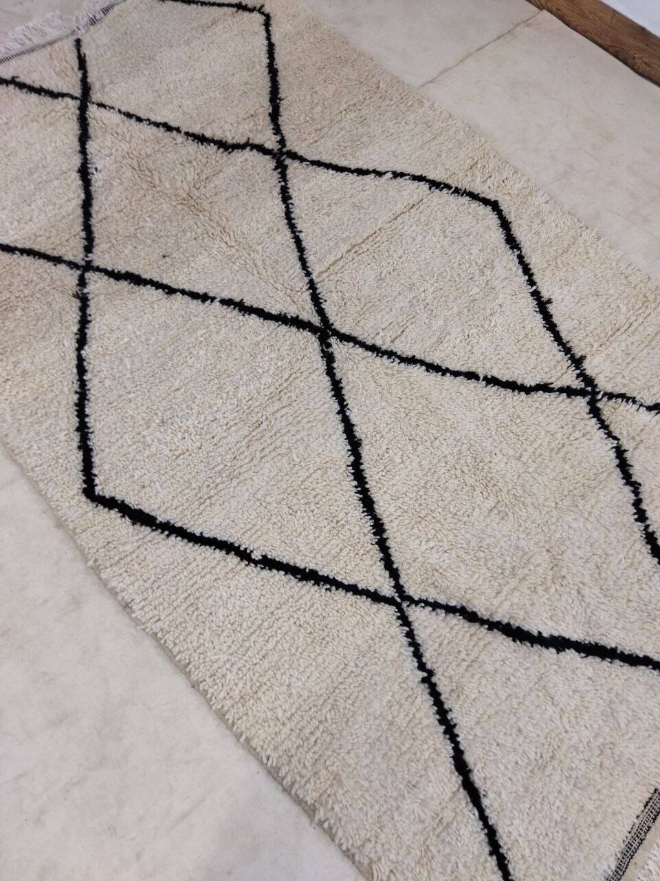 Tapis berbère marocain artisanal fait main251 x 143 cm