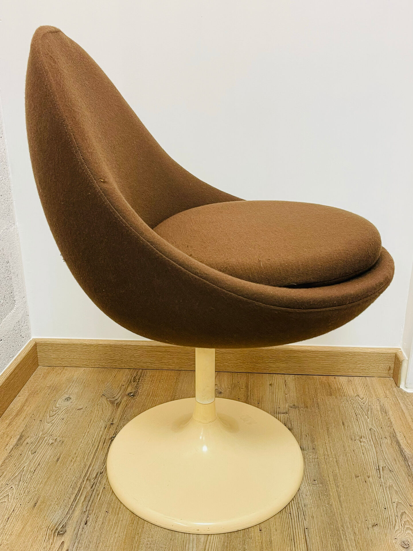 Vintage 1970s Space Age egg chair – Lusch product – mar fabric