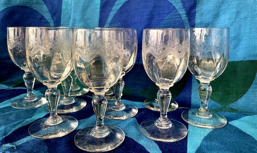 SUITE DE 10 VERRES A LIQUEUR EN VERRE DE VIERZON MODELE EMMA