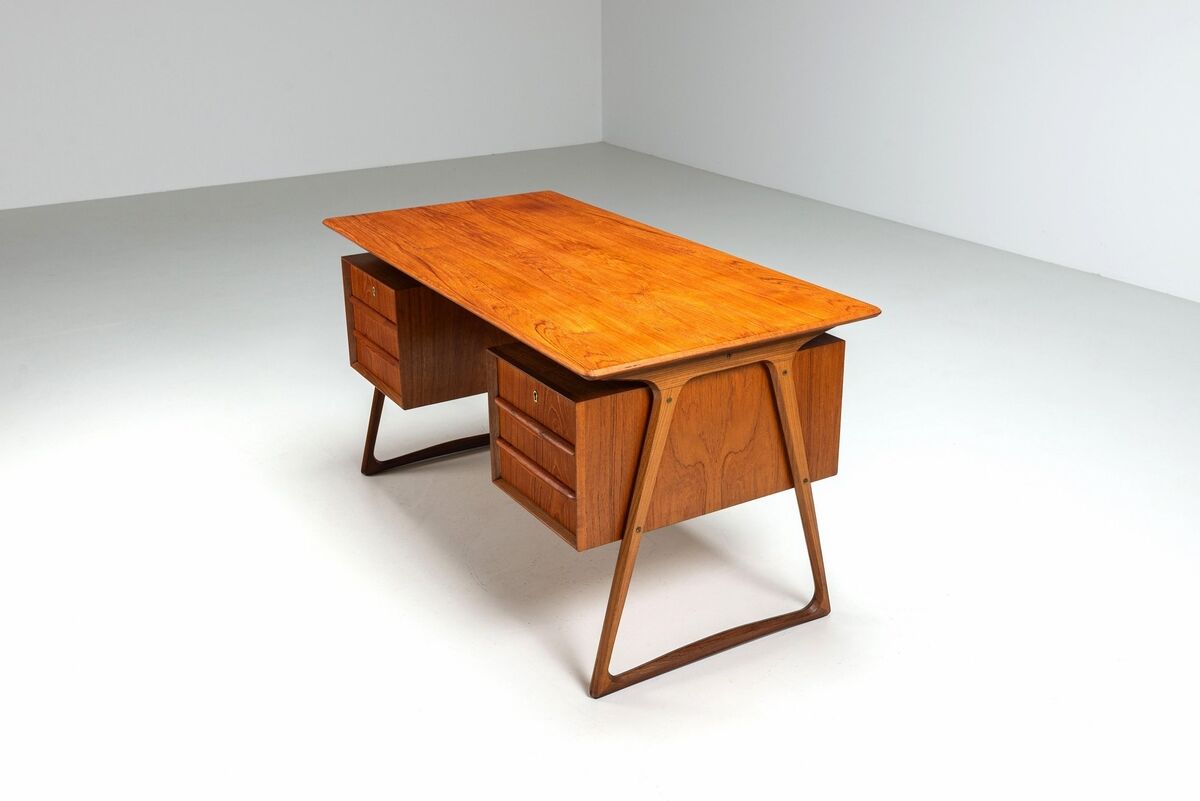 Svend Age Madsen freestanding desk in teak H.P. Hansen Denmark 1960