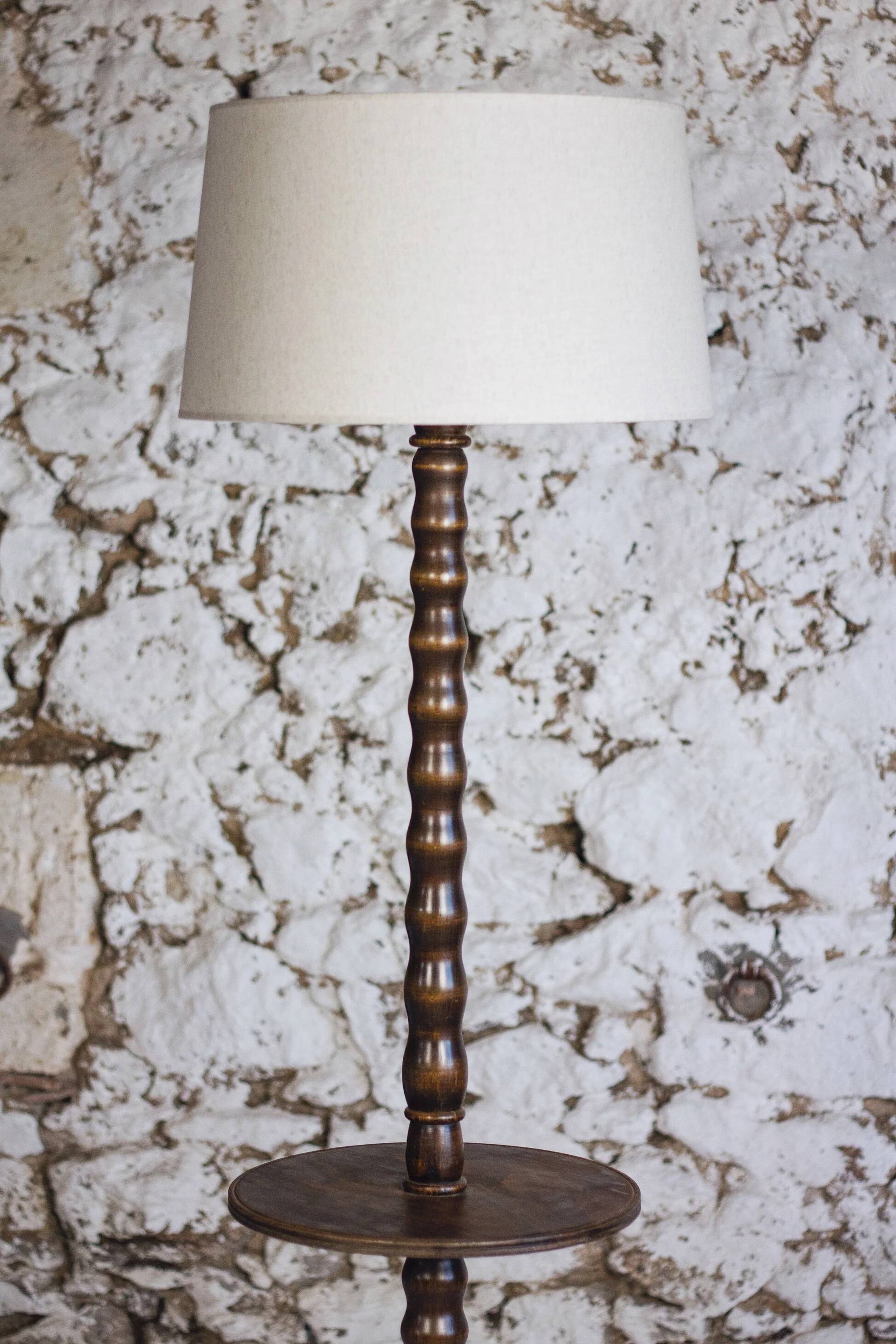 Neo-rustic floor lamp in turned wood, 1950