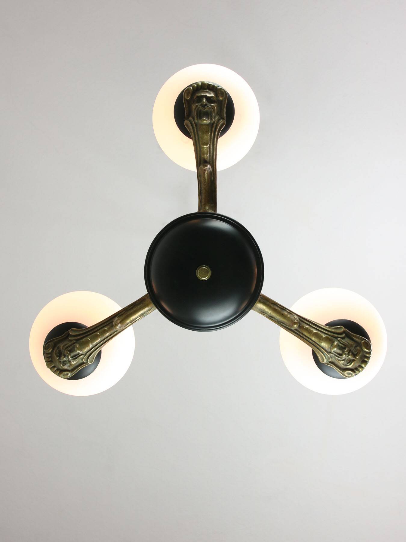 Lustre Art Déco en laiton et opaline, 1930