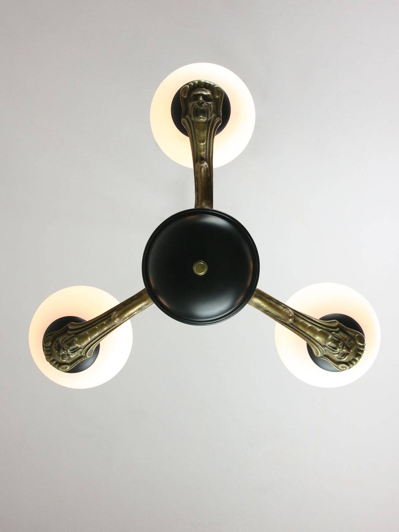 Lustre Art Déco en laiton et opaline, 1930