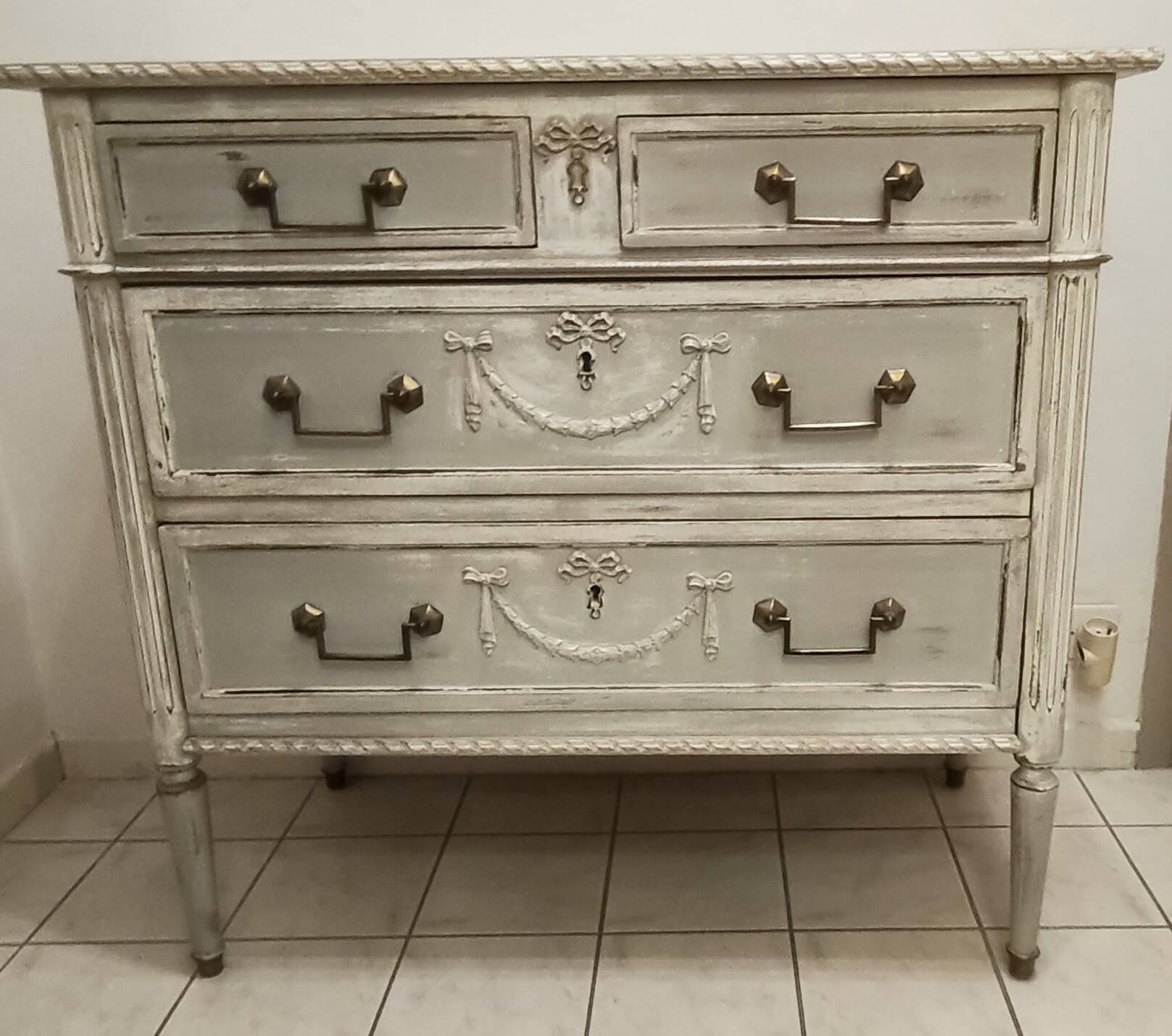 Commode style louis 16 ferrures origine