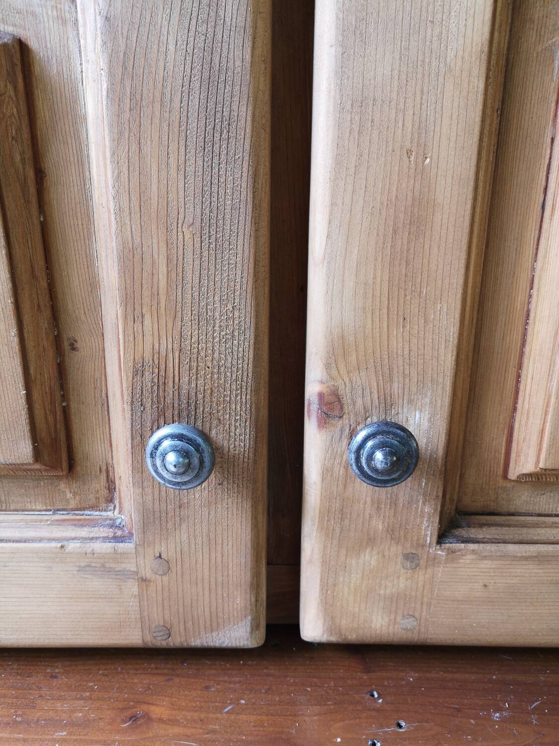 Hanging cupboard, wall mounted.