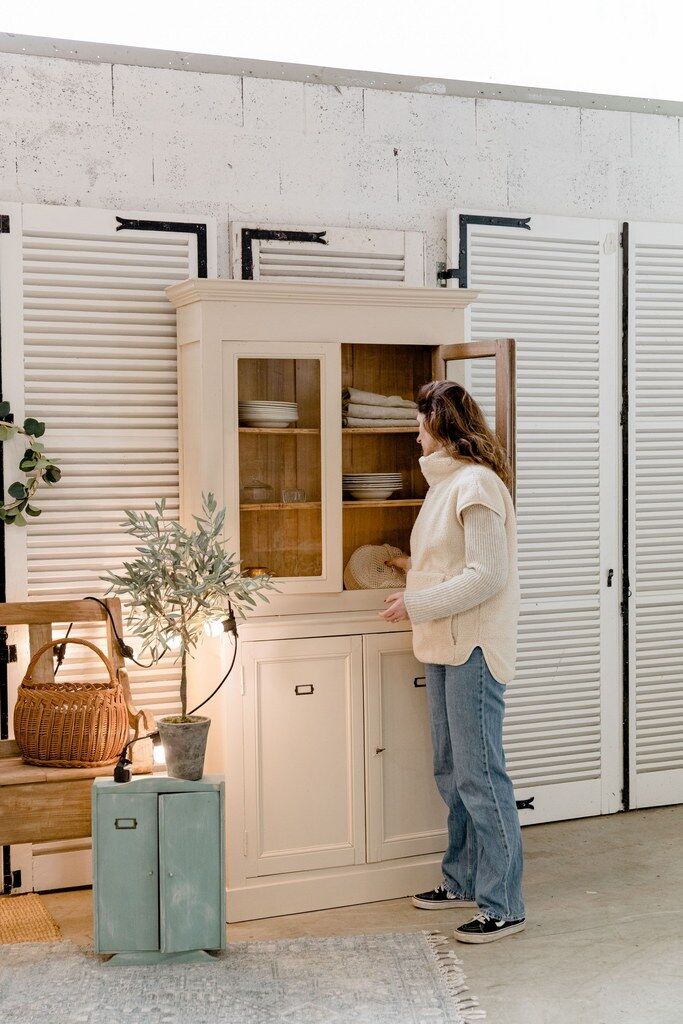 Vintage wooden dresser - linen colors