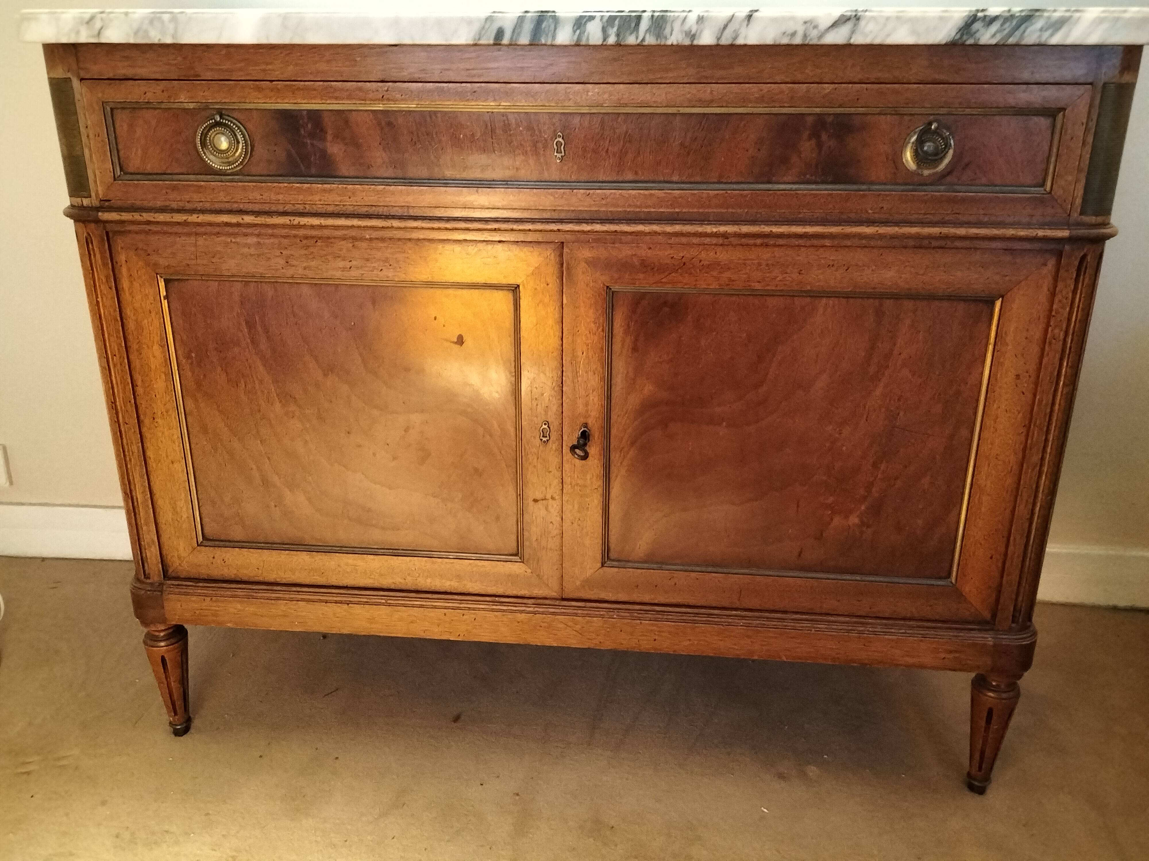 Louis 16 chest of drawers