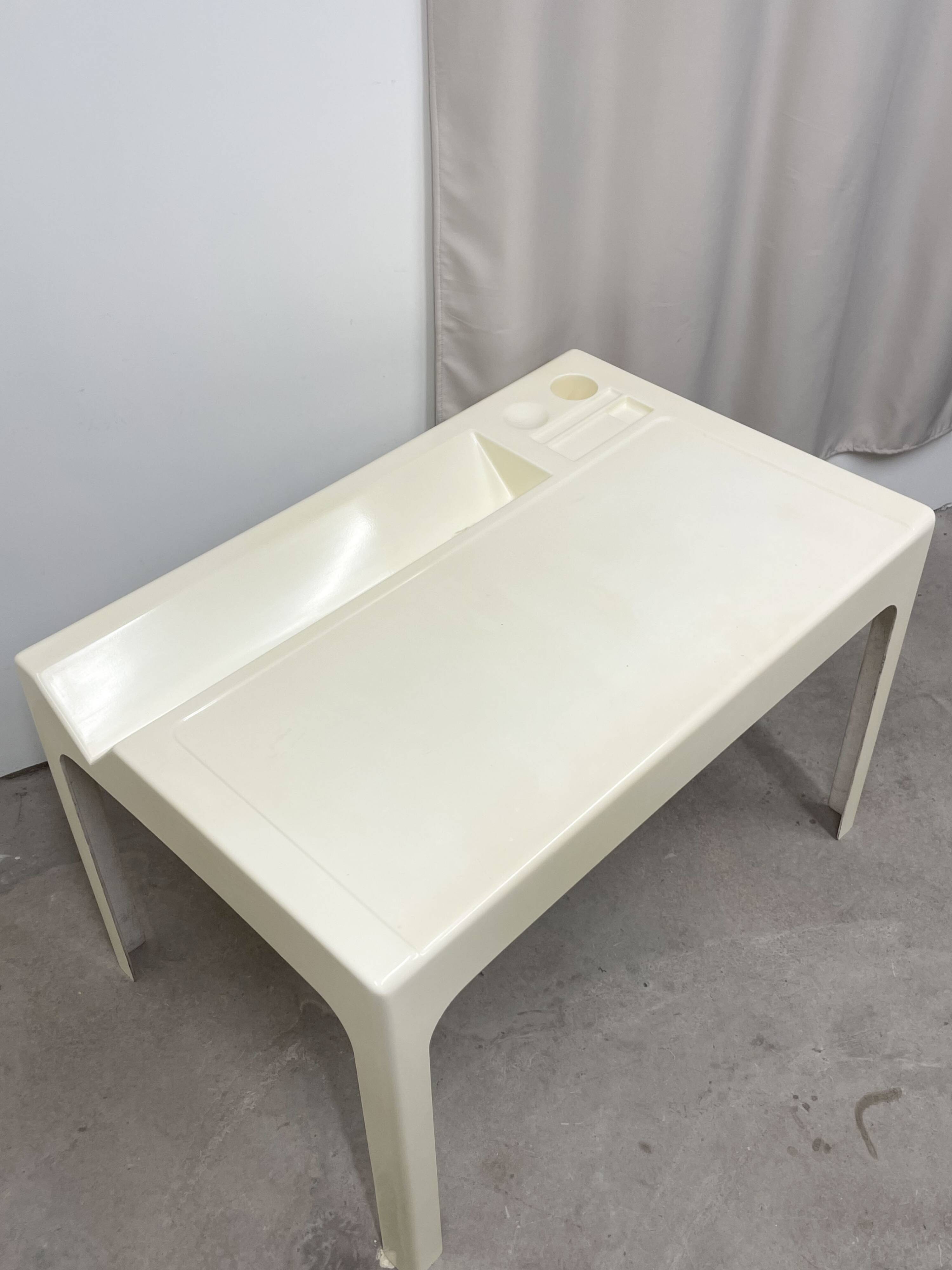 Bureau Ozoo blanc, Marc Berthier, 1968