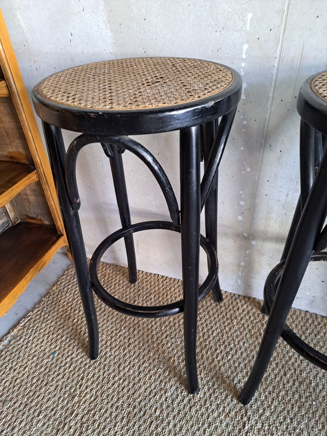 Paire de tabourets de bar cannés , en bois courbé